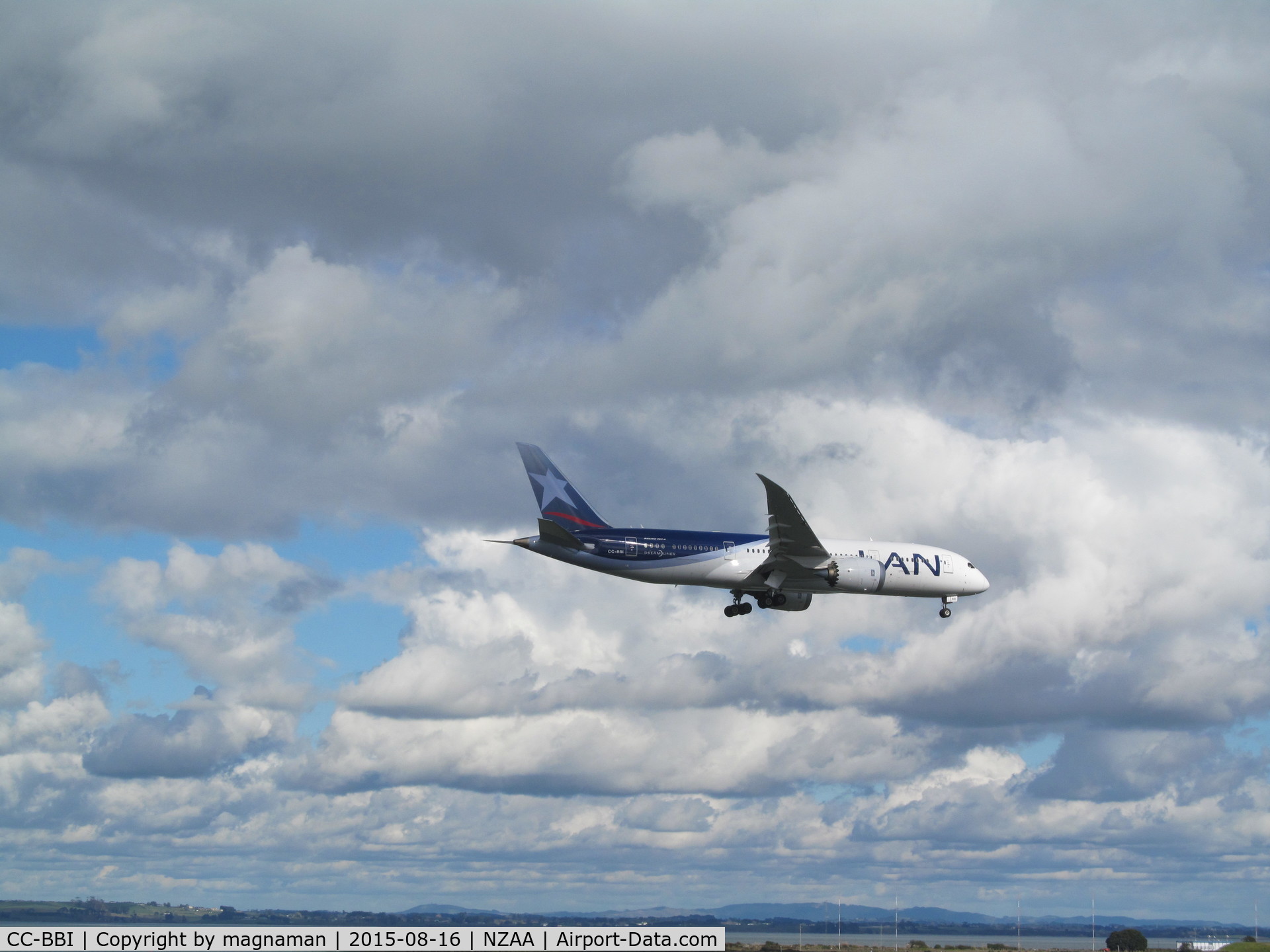 CC-BBI, 2014 Boeing 787-816 Dreamliner Dreamliner C/N 38480, on finals to AKL