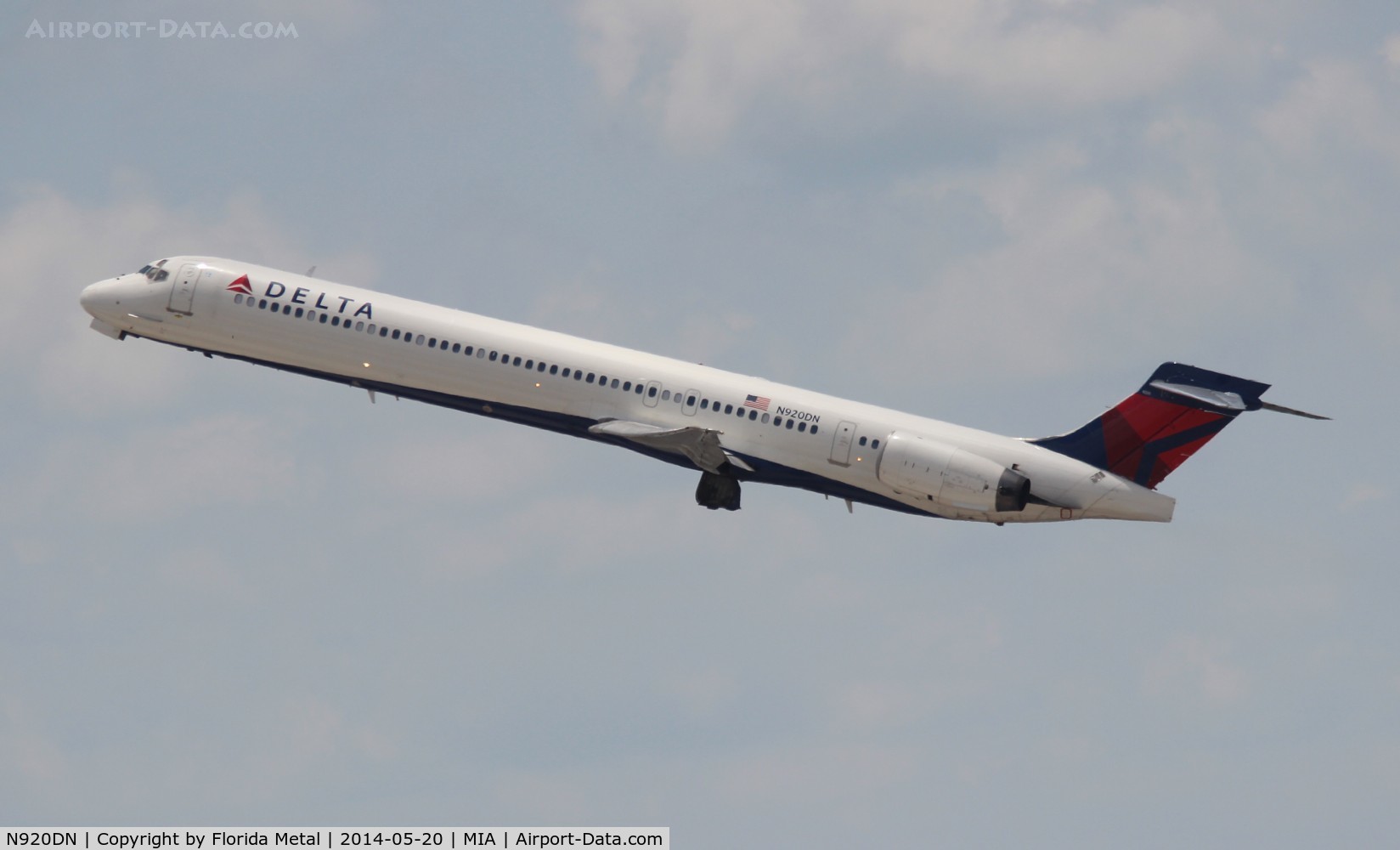 N920DN, 1997 McDonnell Douglas MD-90-30 C/N 53582, Delta