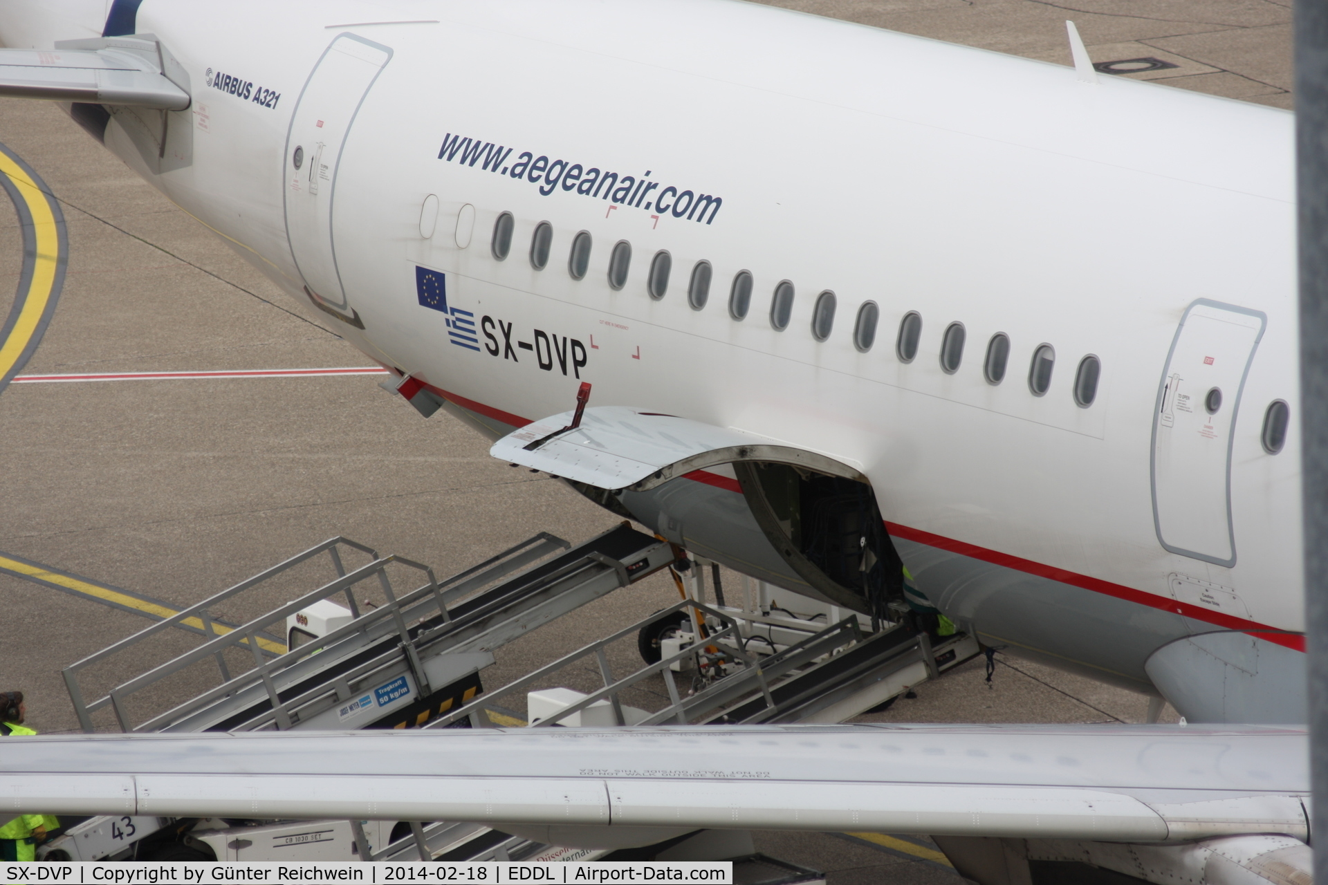 SX-DVP, 2008 Airbus A321-232 C/N 3527, Loading