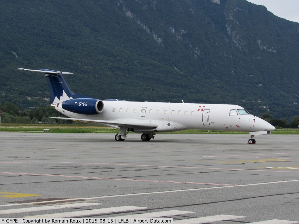 F-GYPE, 2001 Embraer ERJ-135LR (EMB-135LR) C/N 145492, Parked