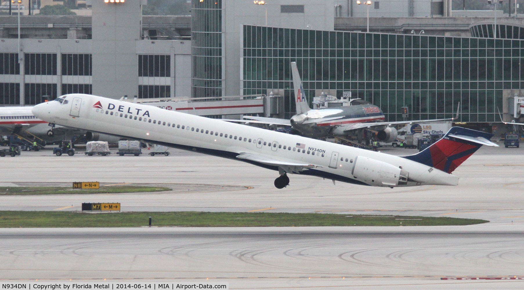 N934DN, 1996 McDonnell Douglas MD-90-30 C/N 53462, Delta