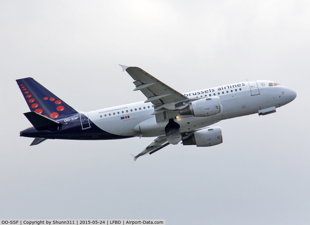 OO-SSF, 2006 Airbus A319-111 C/N 2763, Climbing after take off...