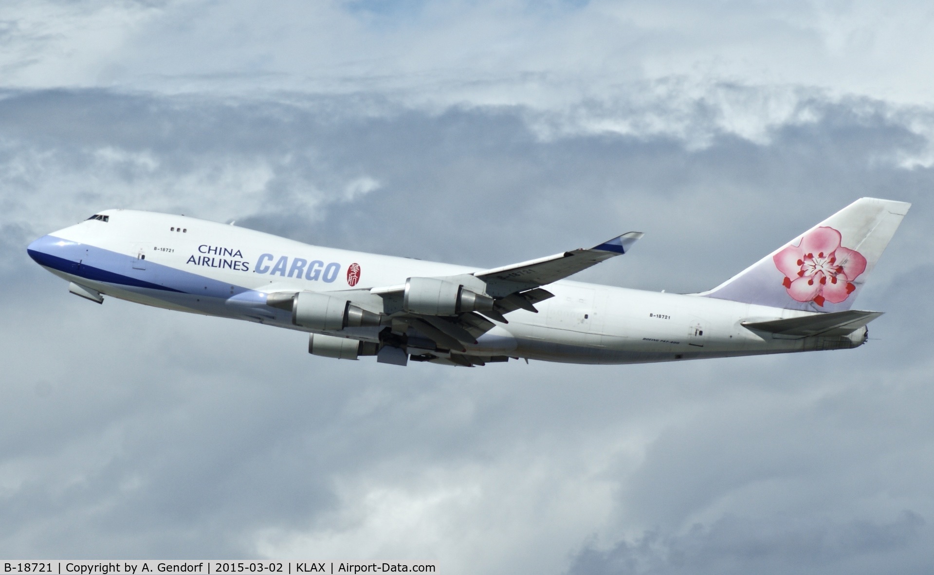 B-18721, 2005 Boeing 747-409F/SCD C/N 33738, China Airlines Cargo, is here climbing out at Los Angeles Int'l(KLAX)