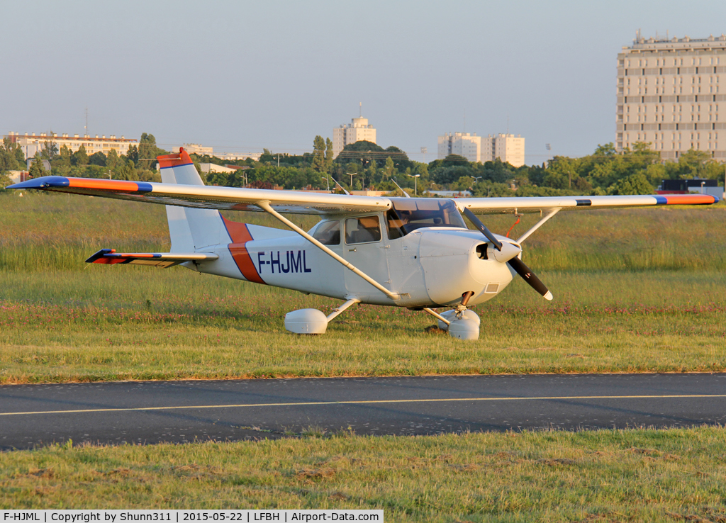F-HJML, Cessna 172R C/N 17280957, Parked on the grass...