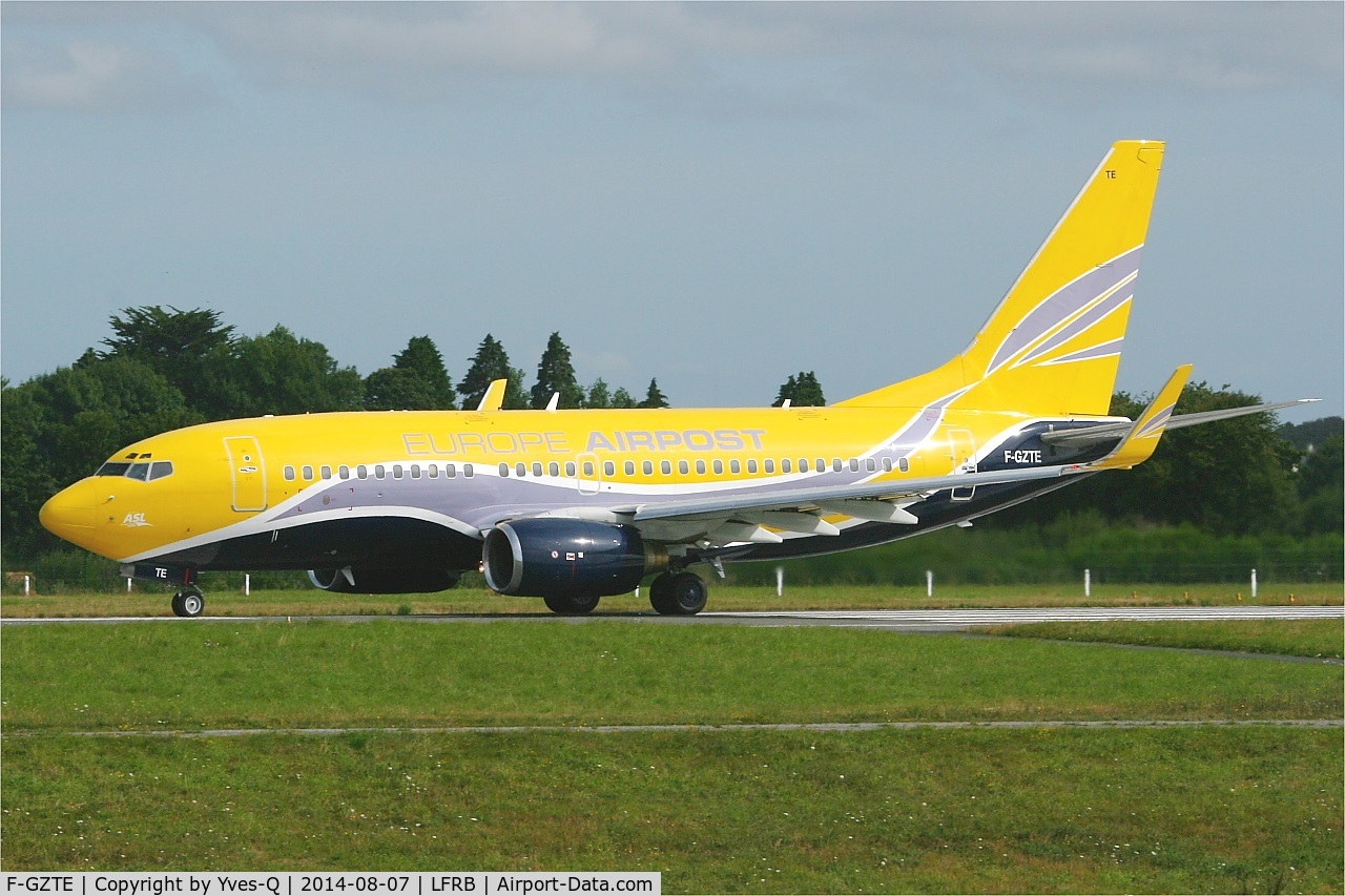 F-GZTE, 1999 Boeing 737-73S C/N 29080, Boeing 737-73S, Take off run rwy 25L, Brest-Bretagne Airport (LFRB-BES)