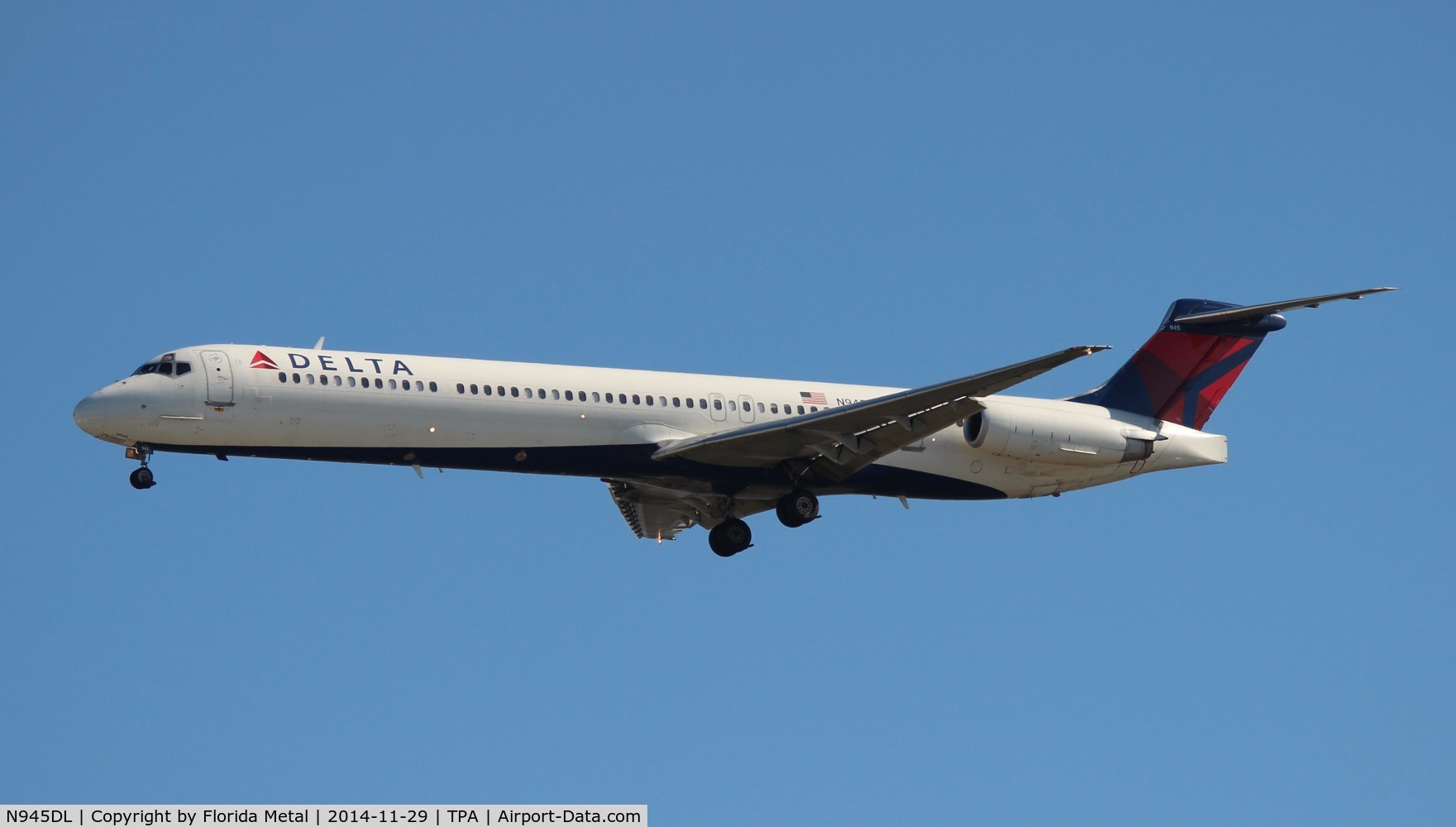 N945DL, 1989 McDonnell Douglas MD-88 C/N 49818, Delta