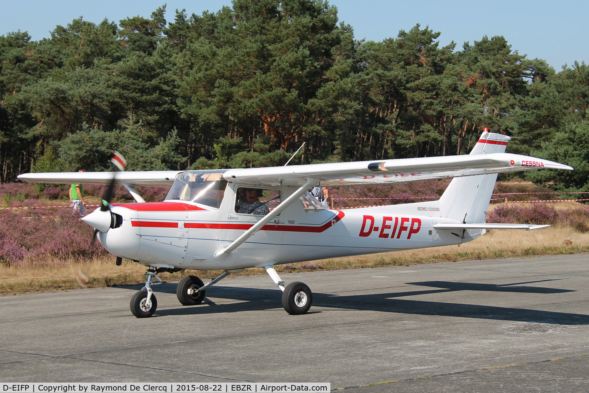 D-EIFP, Reims F152 C/N 1961, Zoersel Fly-in 2015.