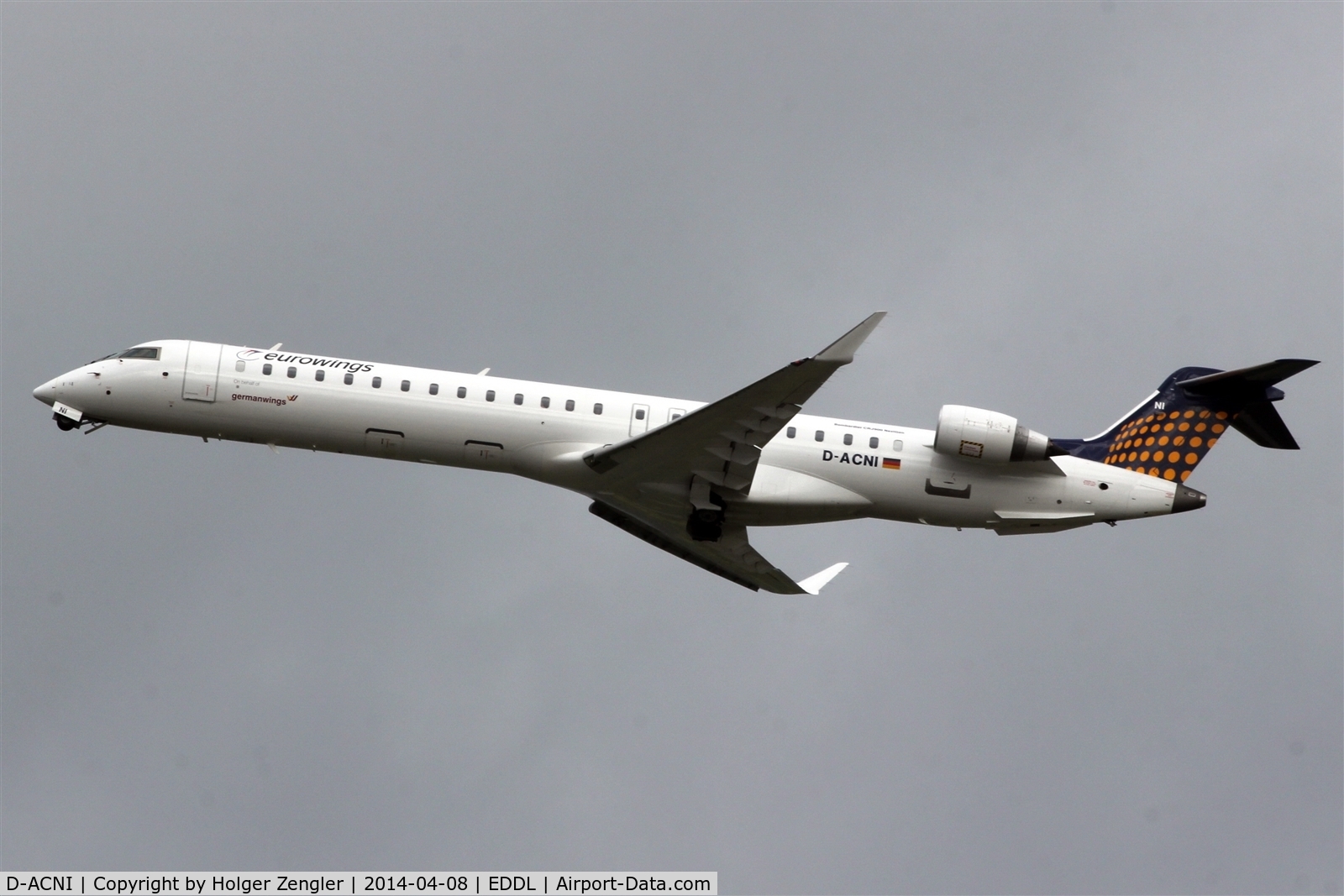 D-ACNI, 2009 Bombardier CRJ-900 NG (CL-600-2D24) C/N 15248, Leaving DUS westbound....
