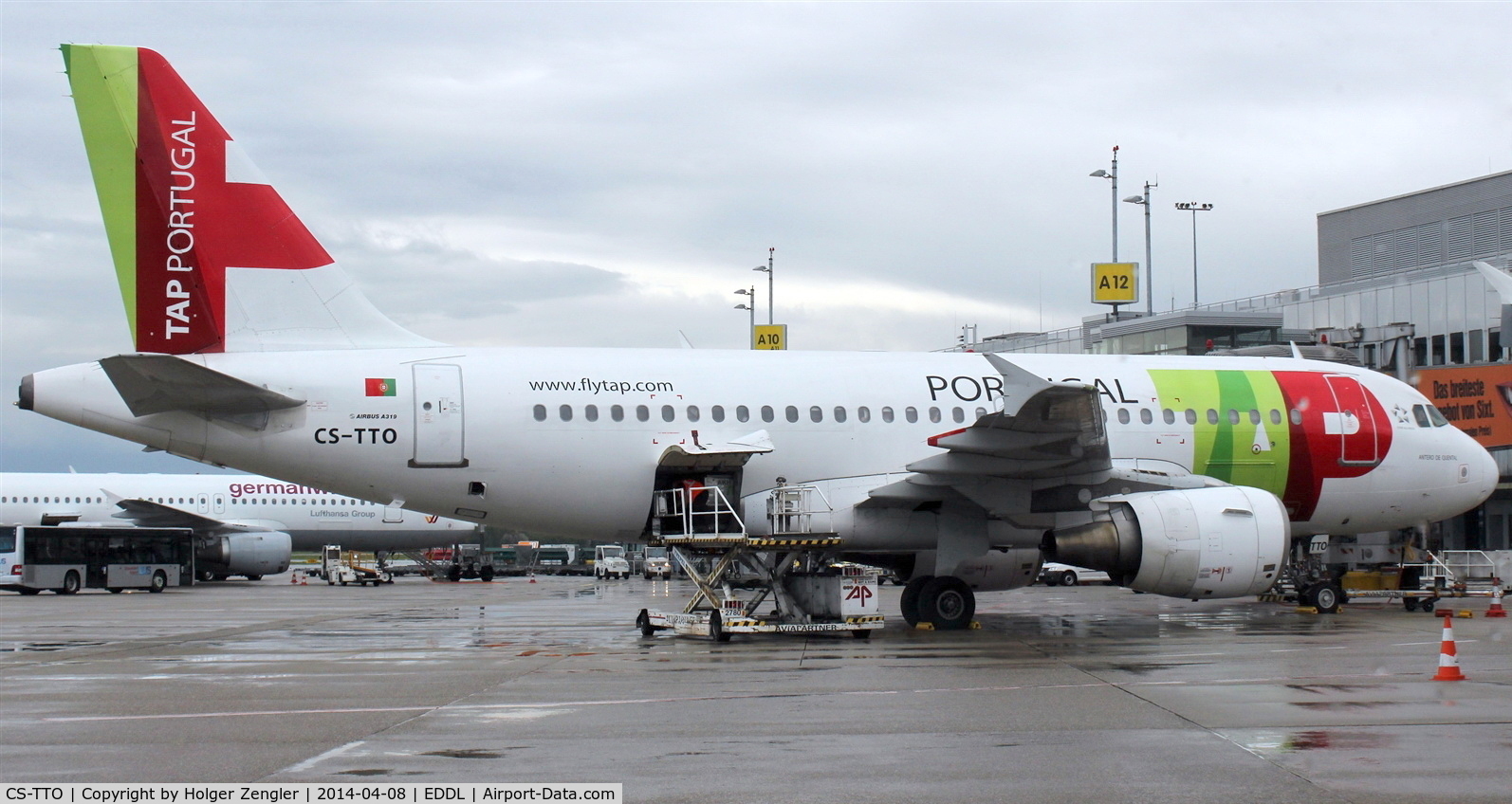 CS-TTO, 1999 Airbus A319-111 C/N 1127, Waiting for return to LIS.....