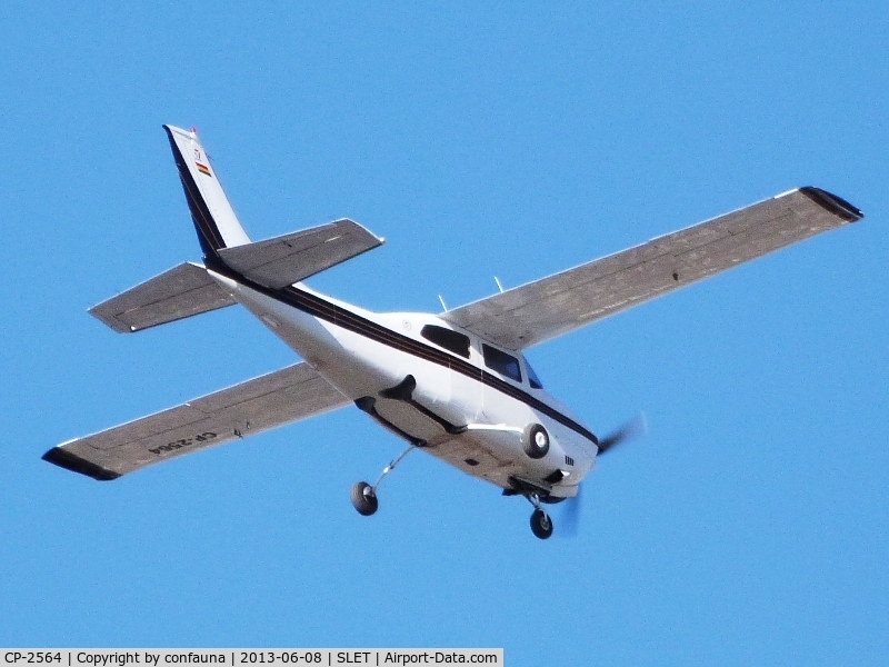 CP-2564, 1973 Cessna 210 C/N 210-60042, Approaching El Trompillo