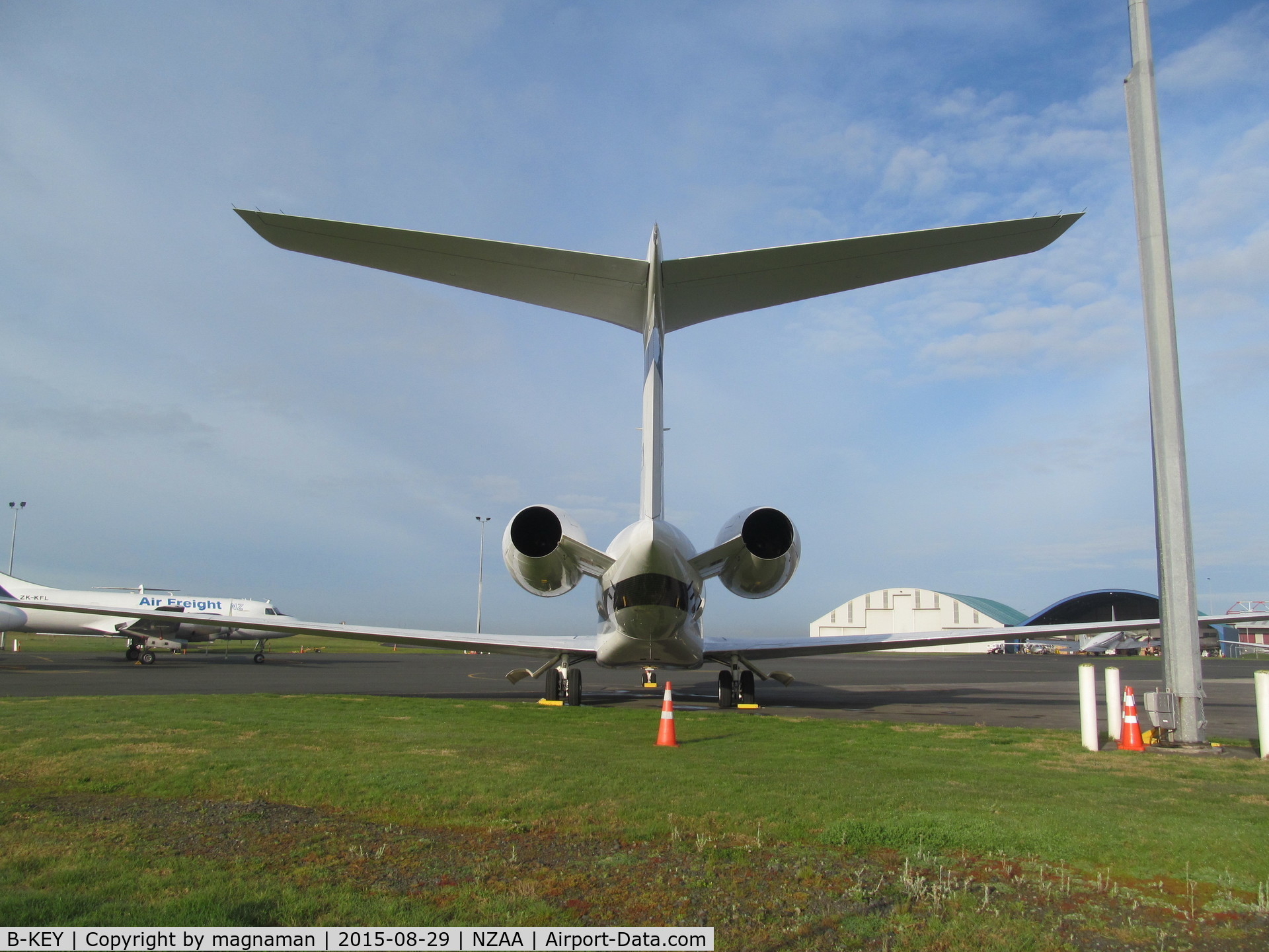 B-KEY, 2014 Gulfstream Aerospace G650 (G-VI) C/N 6098, i'm behind you!