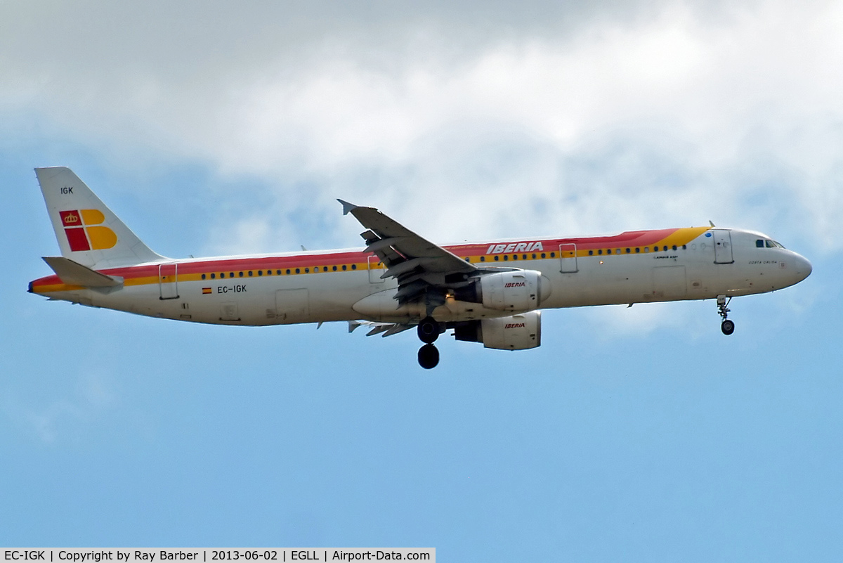 EC-IGK, 2001 Airbus A321-211 C/N 1572, Airbus A321-211 [1572] (Iberia) Home~G 02/06/2013. On approach 27L.