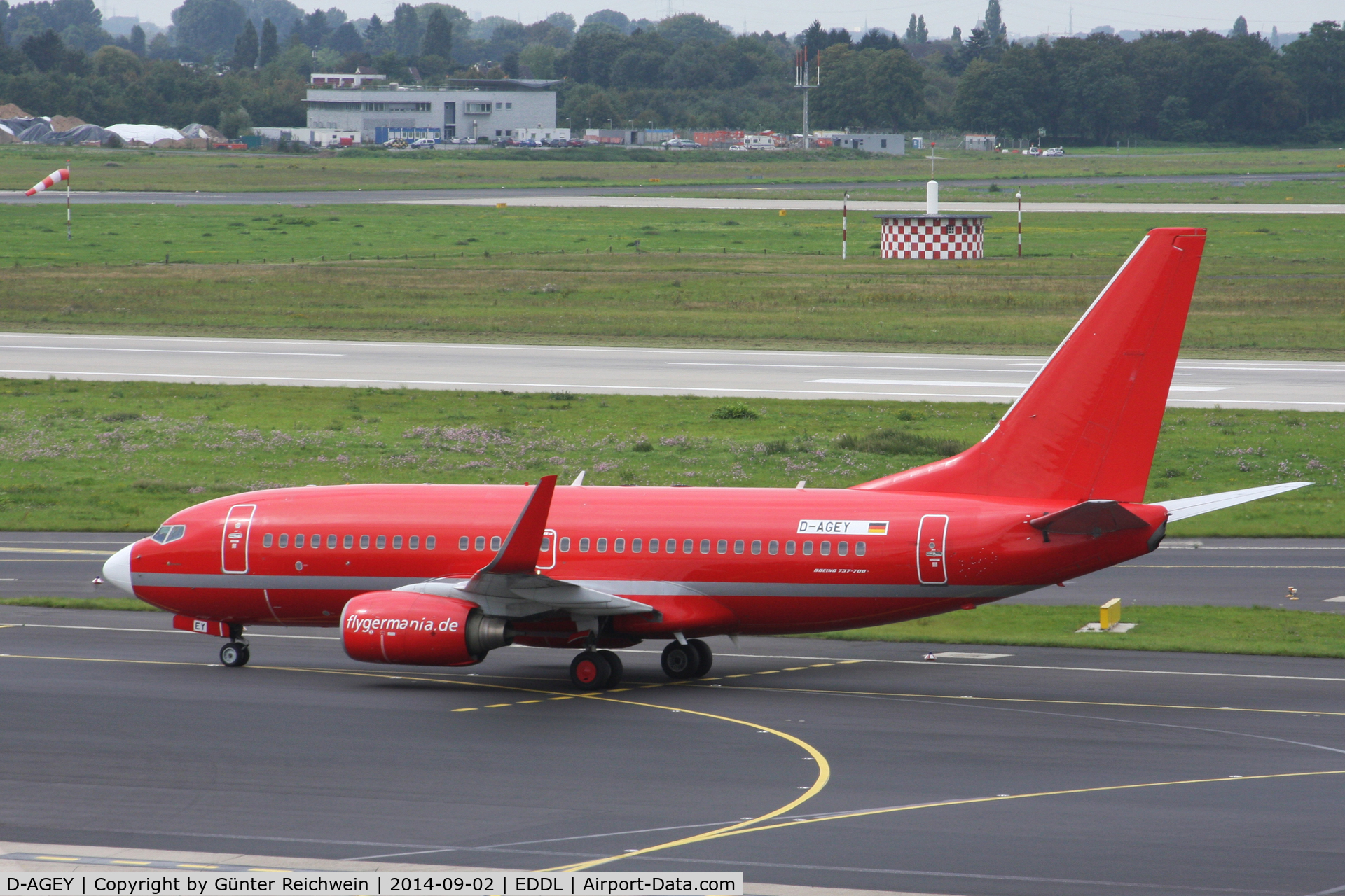 D-AGEY, 2000 Boeing 737-7L9 C/N 28013, taxiing