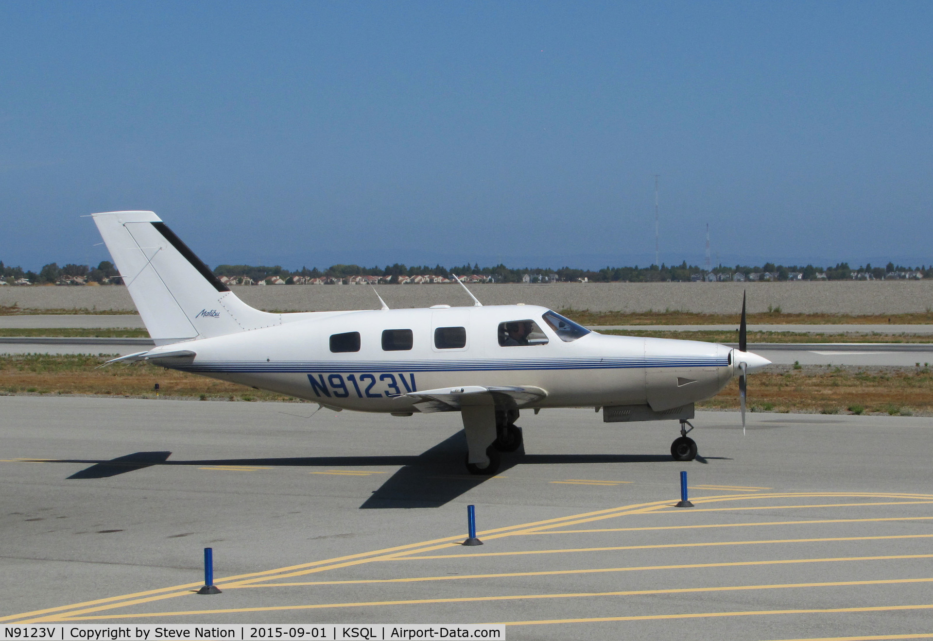 N9123V, 1987 Piper PA-46-310P Malibu C/N 4608060, Locally-based 1987 Piper PA-46-310P taxiing for take off @ San Carlos Airport, CA