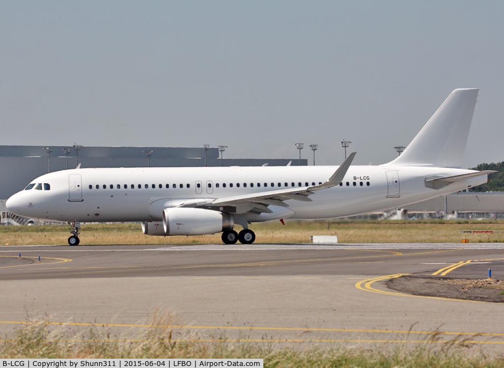 B-LCG, 2013 Airbus A320-232 C/N 5738, Delivery day but in all white c/s...