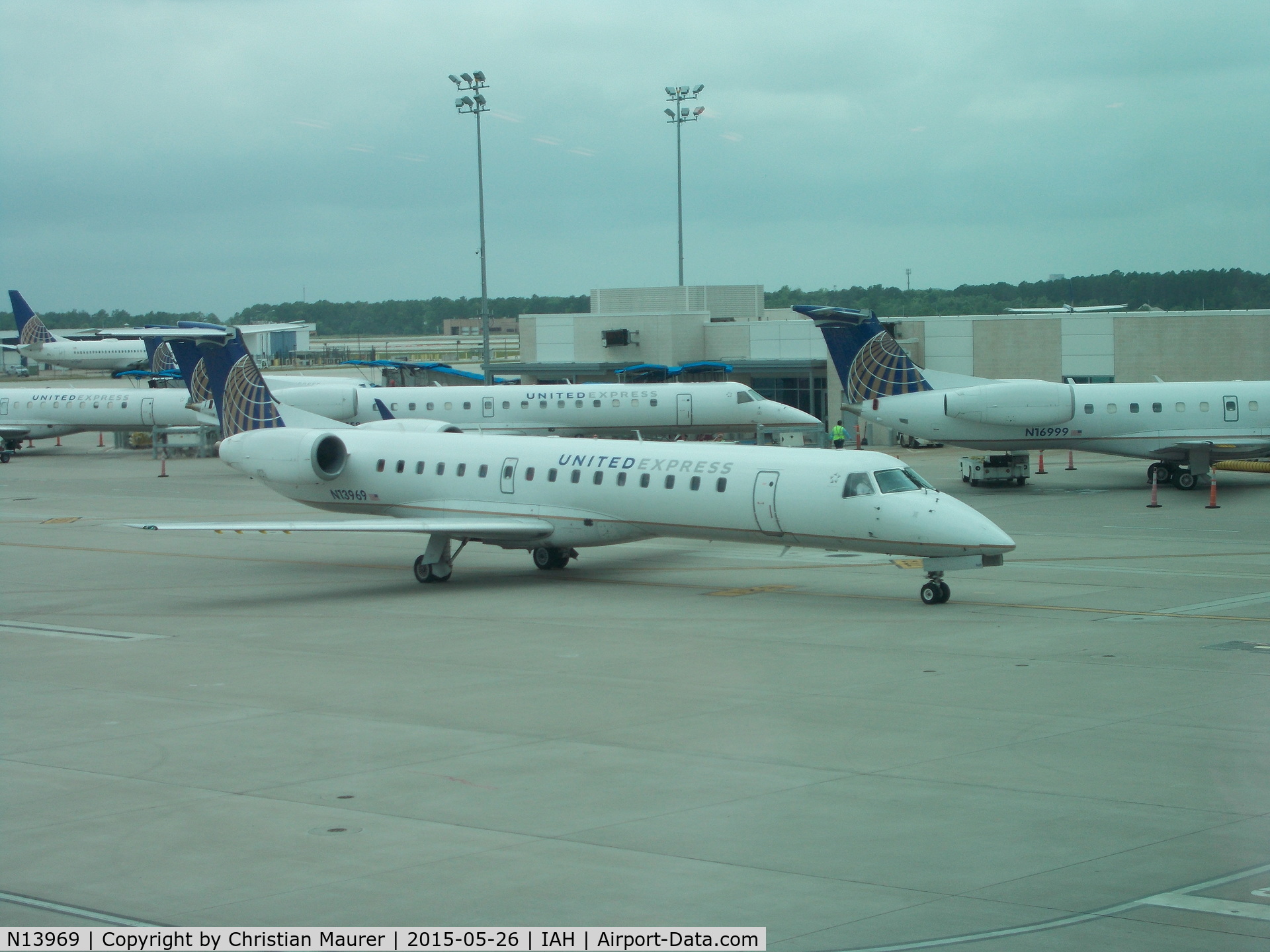 N13969, 1999 Embraer EMB-145LR C/N 145141, ERJ-145LR Arriving from St Louis