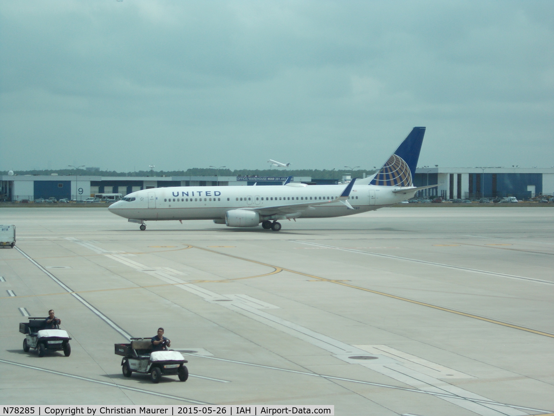N78285, 2004 Boeing 737-824 C/N 33452, United Airlines 737-824 At IAH