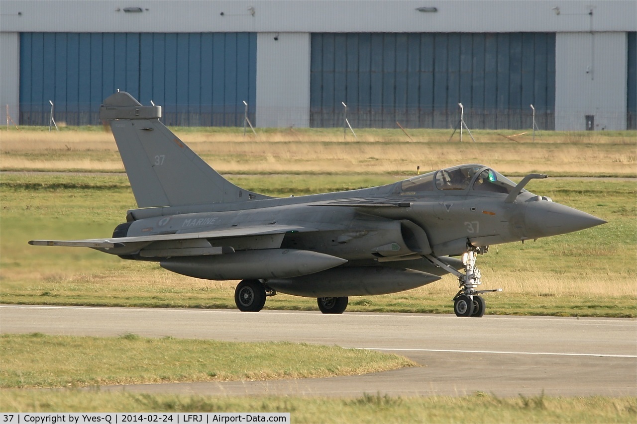 37, 2012 Dassault Rafale M C/N 37, Dassault Rafale M, Taxiing after landing rwy 26, Landivisiau Naval Air Base (LFRJ)