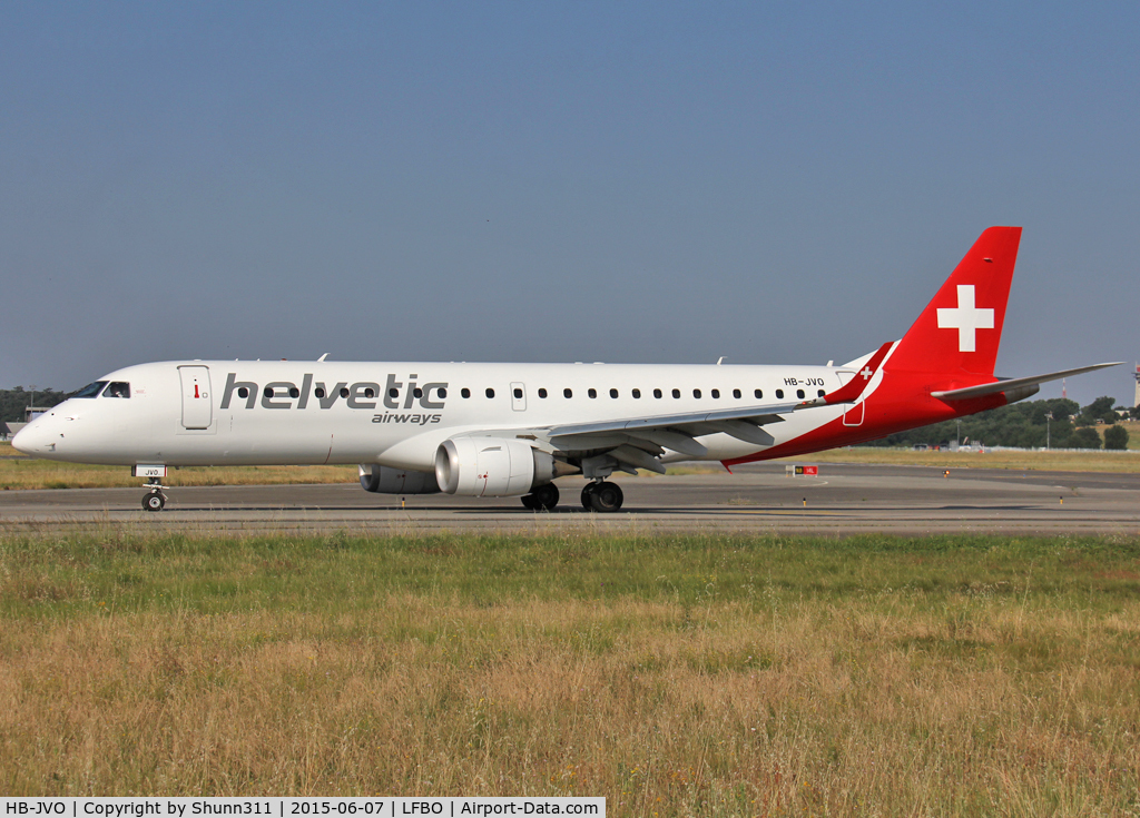 HB-JVO, 2009 Embraer 190LR (ERJ-190-100LR) C/N 19000294, Taxiing to the Terminal...