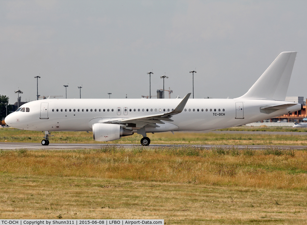 TC-DCH, 2015 Airbus A320-216 C/N 6619, Delivery day in all white c/s