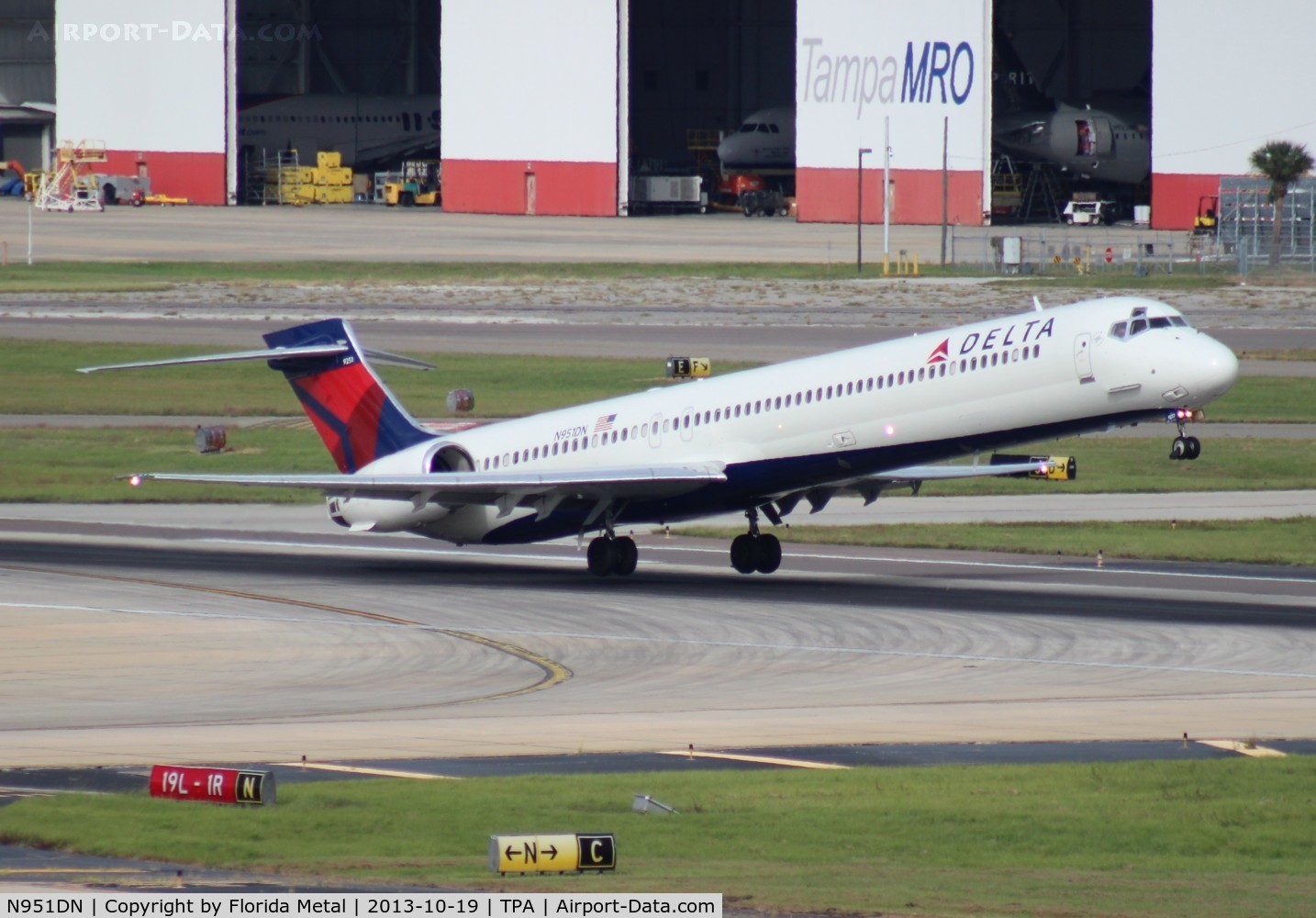 N951DN, 1997 McDonnell Douglas MD-90-30 C/N 53361, Delta