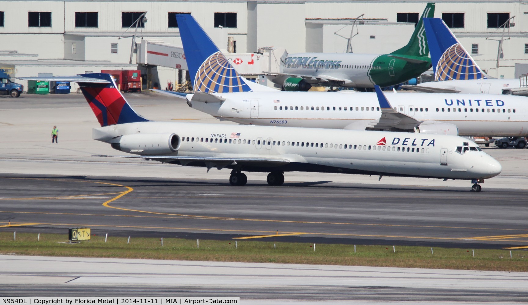 N954DL, 1990 McDonnell Douglas MD-88 C/N 49885, Delta