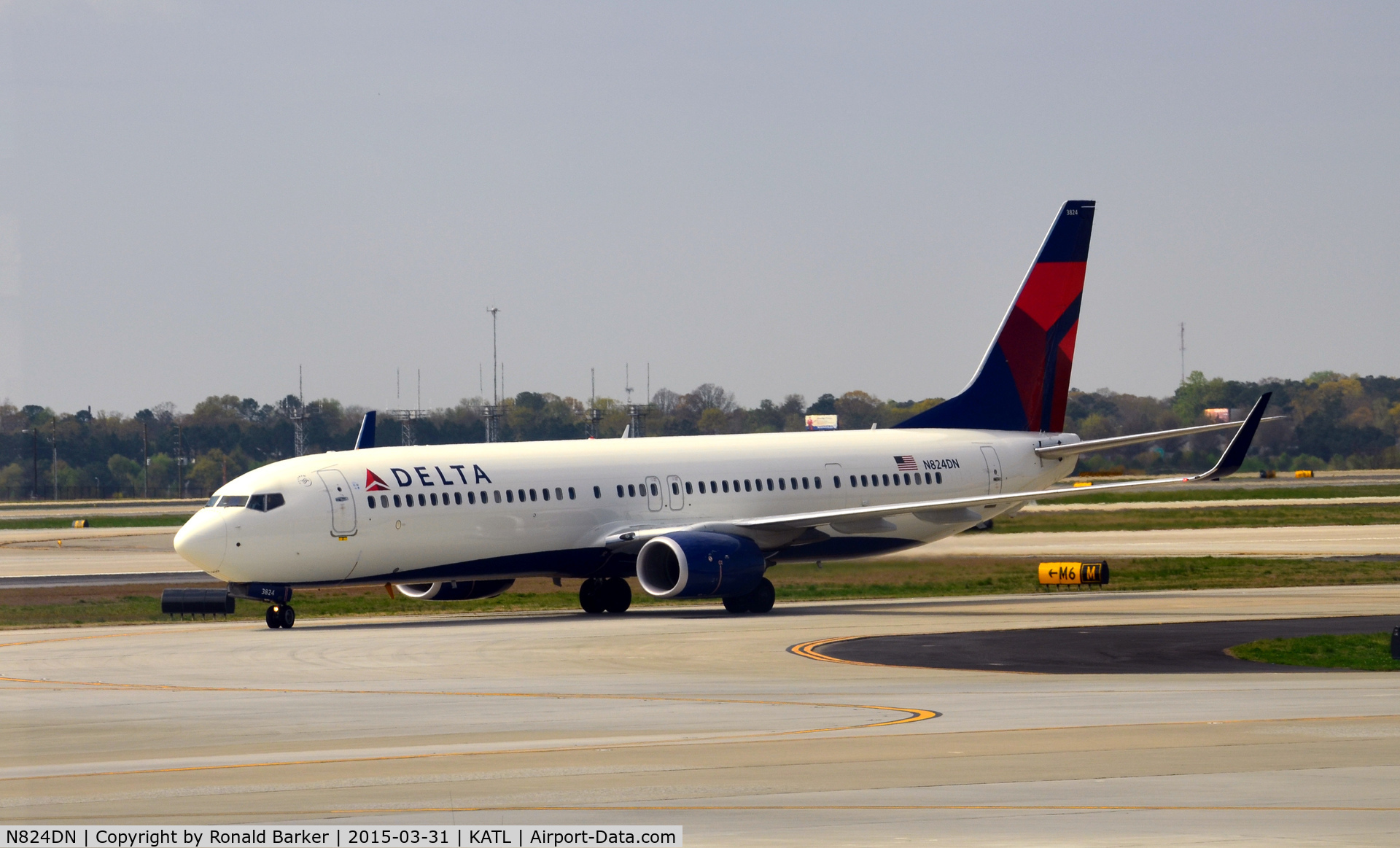 N824DN, 2014 Boeing 737-932/ER C/N 31935, Taxi Atlanta