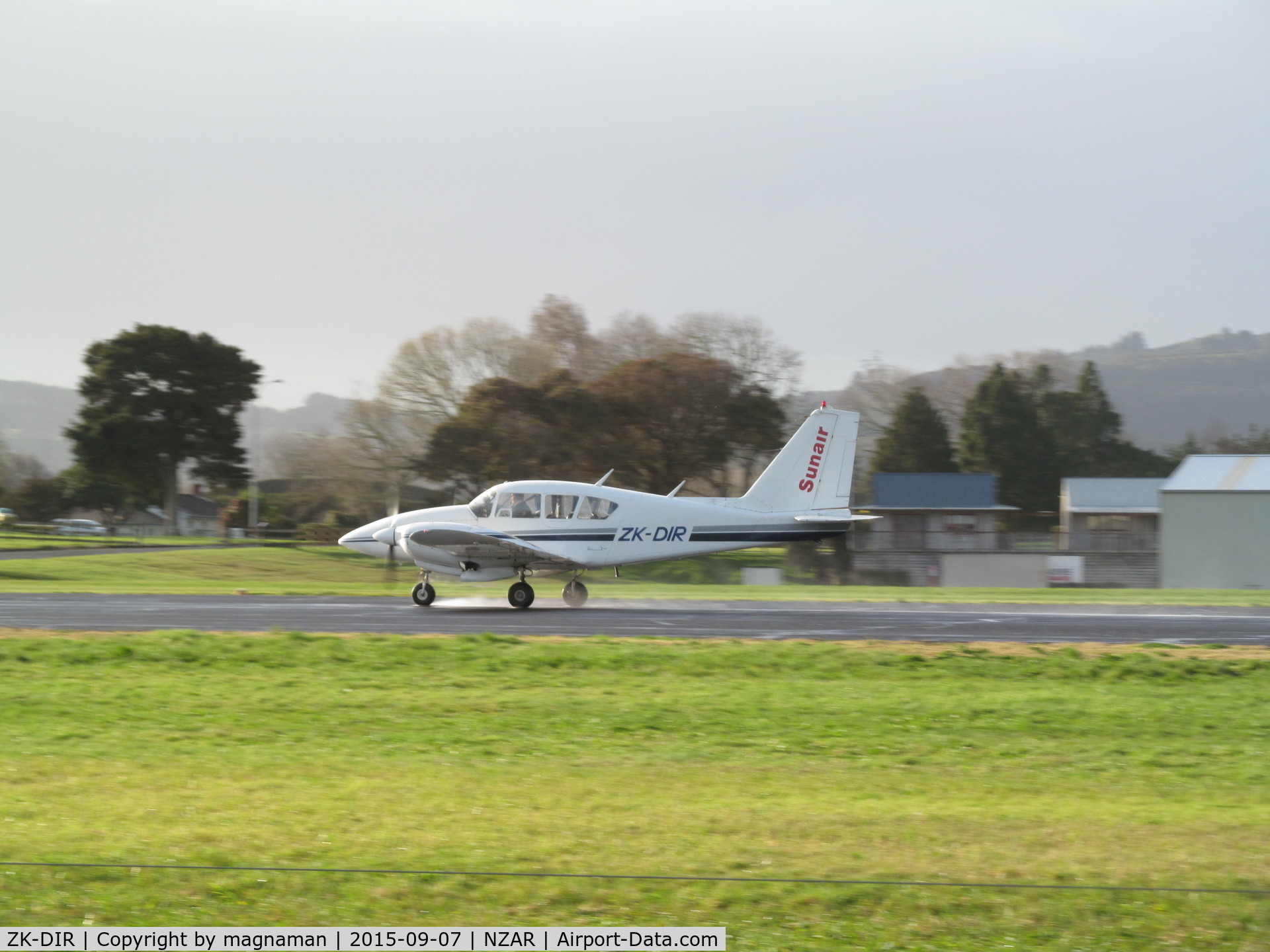 ZK-DIR, Piper PA-23-250 C/N 27-4242, about to lift off