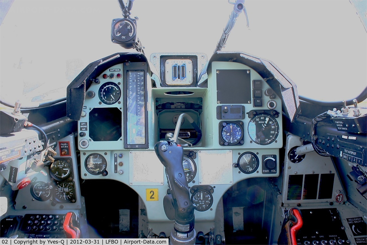 02, Saab J-35Oe MkII Draken C/N 35-1402, Saab J-35Oe MkII Draken, Close view of cockpit, Preserved at Les Ailes Anciennes Museum, Toulouse-Blagnac