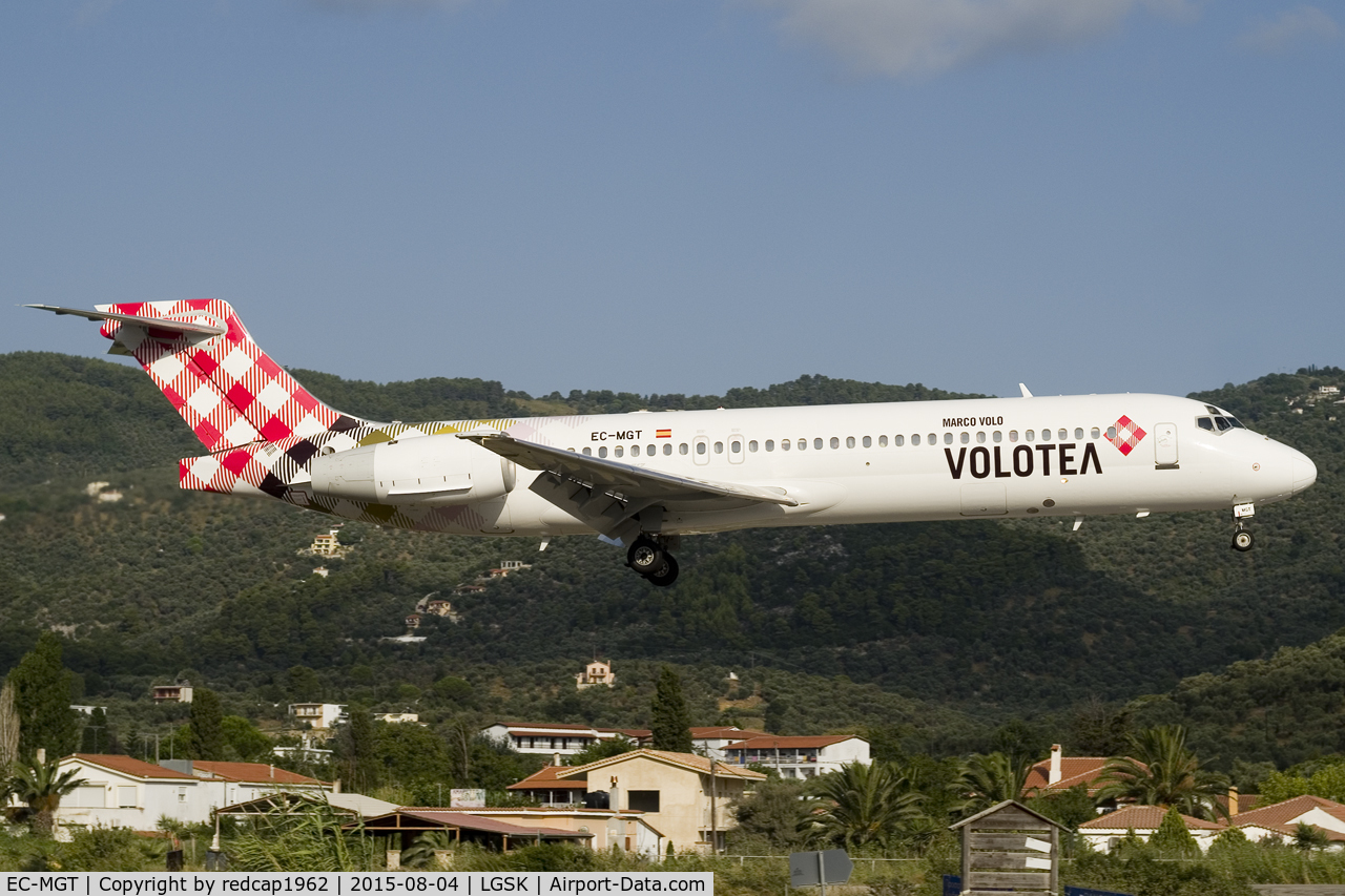 EC-MGT, 2001 Boeing 717-23S C/N 55066, standard JSI arrival