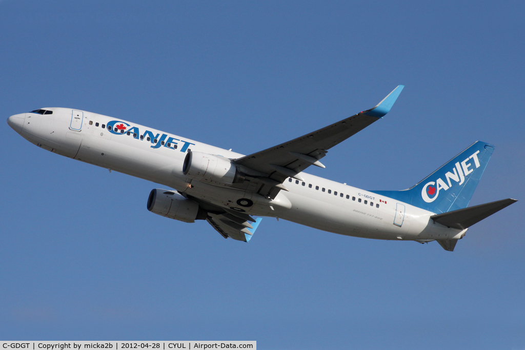 C-GDGT, 2007 Boeing 737-8Q8 C/N 30724, Take off