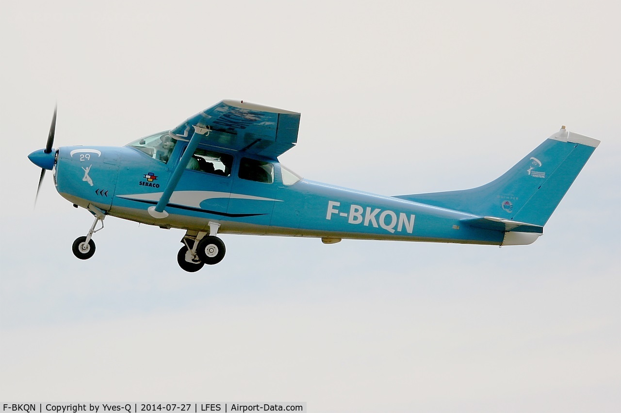 F-BKQN, Cessna 182F Skylane C/N 18254493, Cessna 182F Skylane, Take-off rwy 03, Guiscriff airfield (LFES) open day 2014