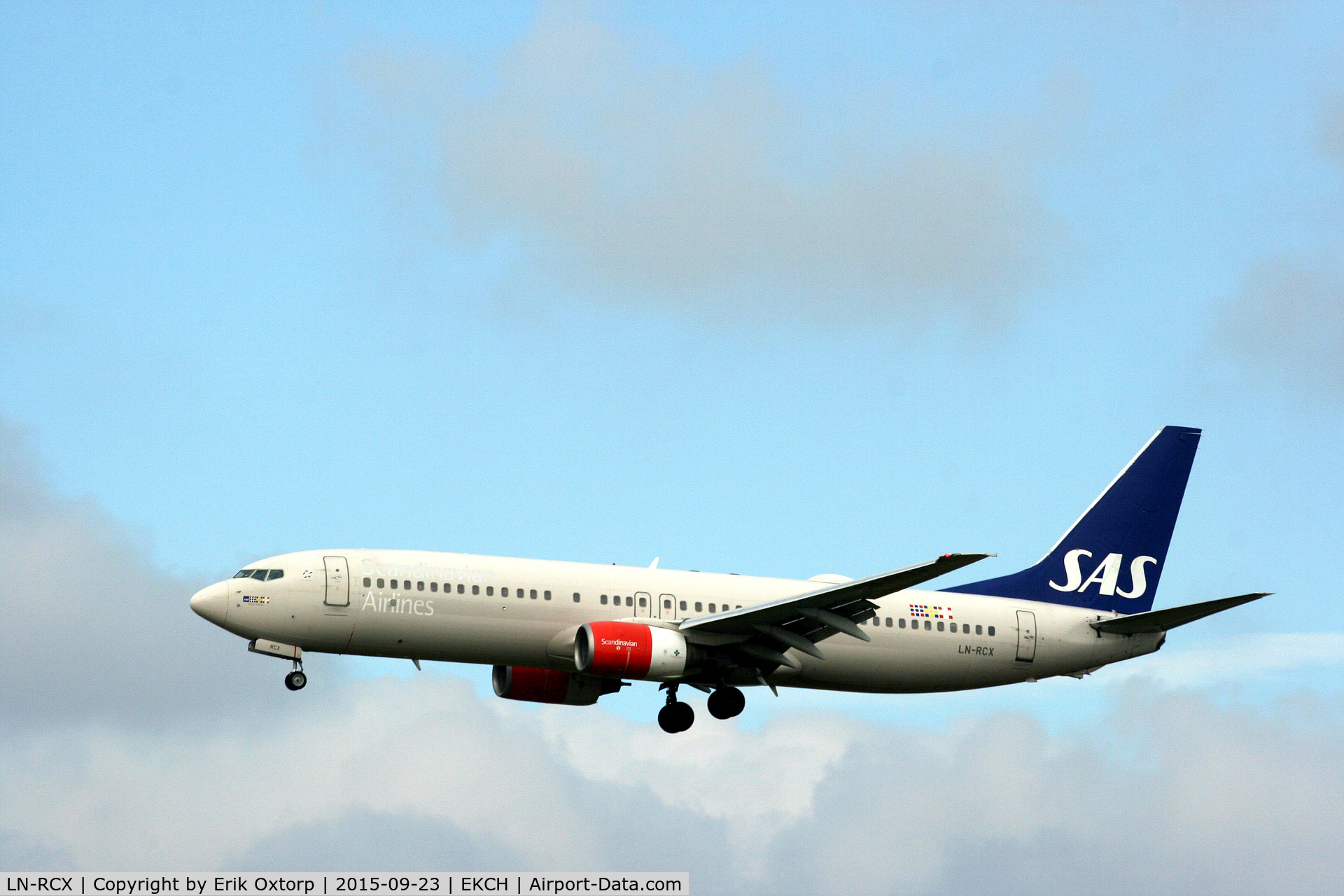 LN-RCX, 2000 Boeing 737-883 C/N 30196, LN-RCX landing rw 22L