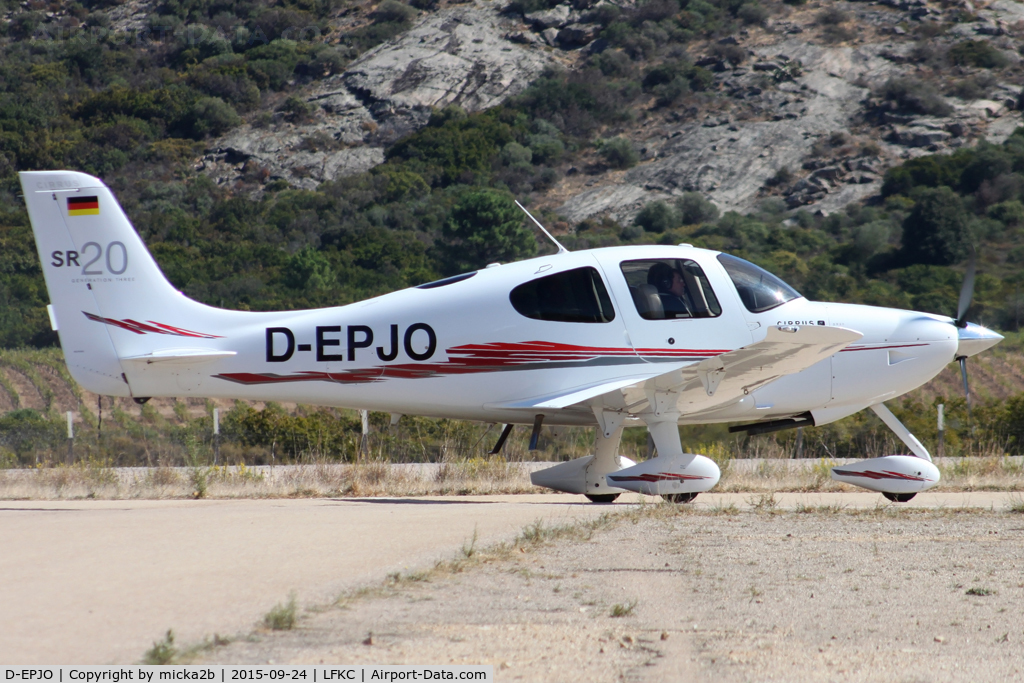D-EPJO, 2008 Cirrus SR20 G3 C/N 1992, Taxiing