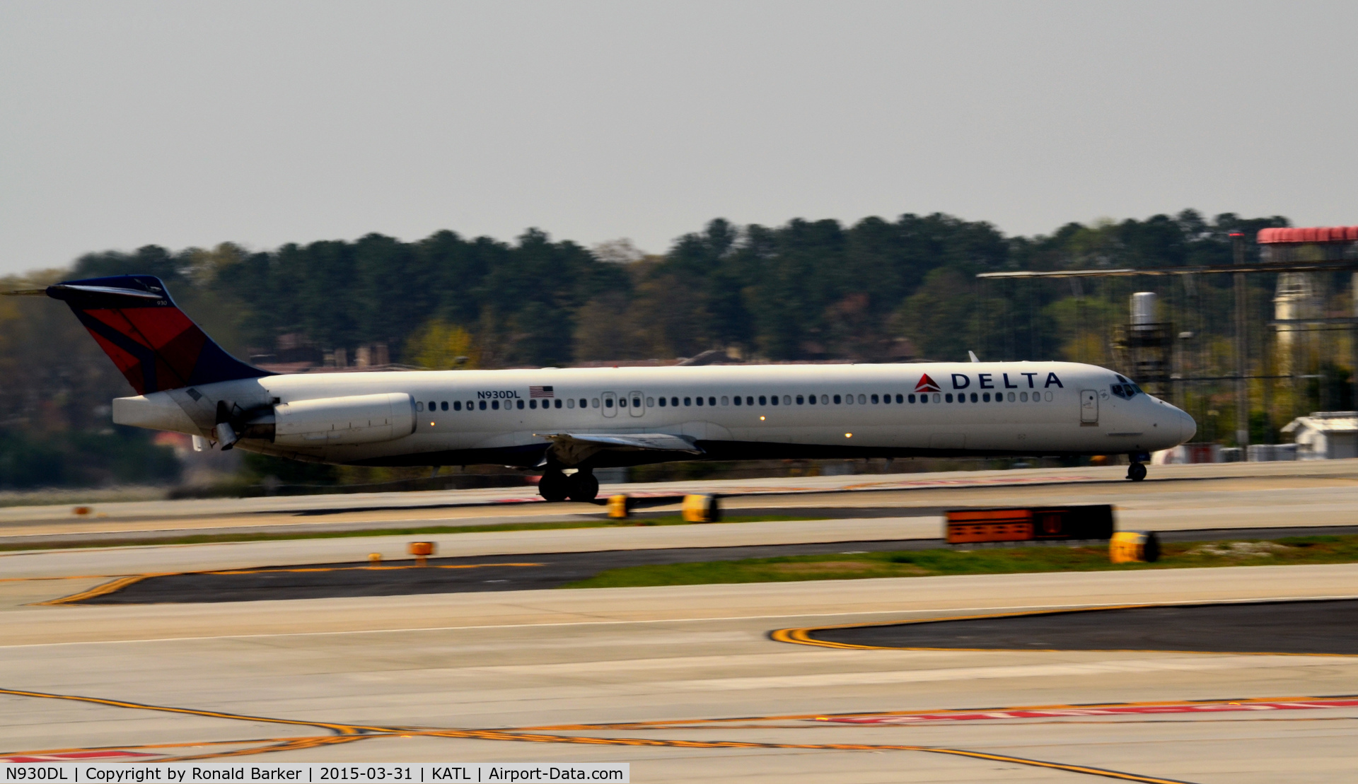 N930DL, 1988 McDonnell Douglas MD-88 C/N 49717, Landing Atlanta