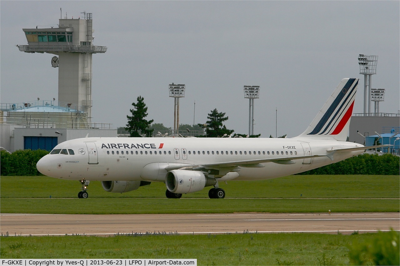 F-GKXE, 2002 Airbus A320-214 C/N 1879, Airbus A320-214, Taxiing to boarding area, Brest-Guipavas Regional Airport (LFRB-BES)