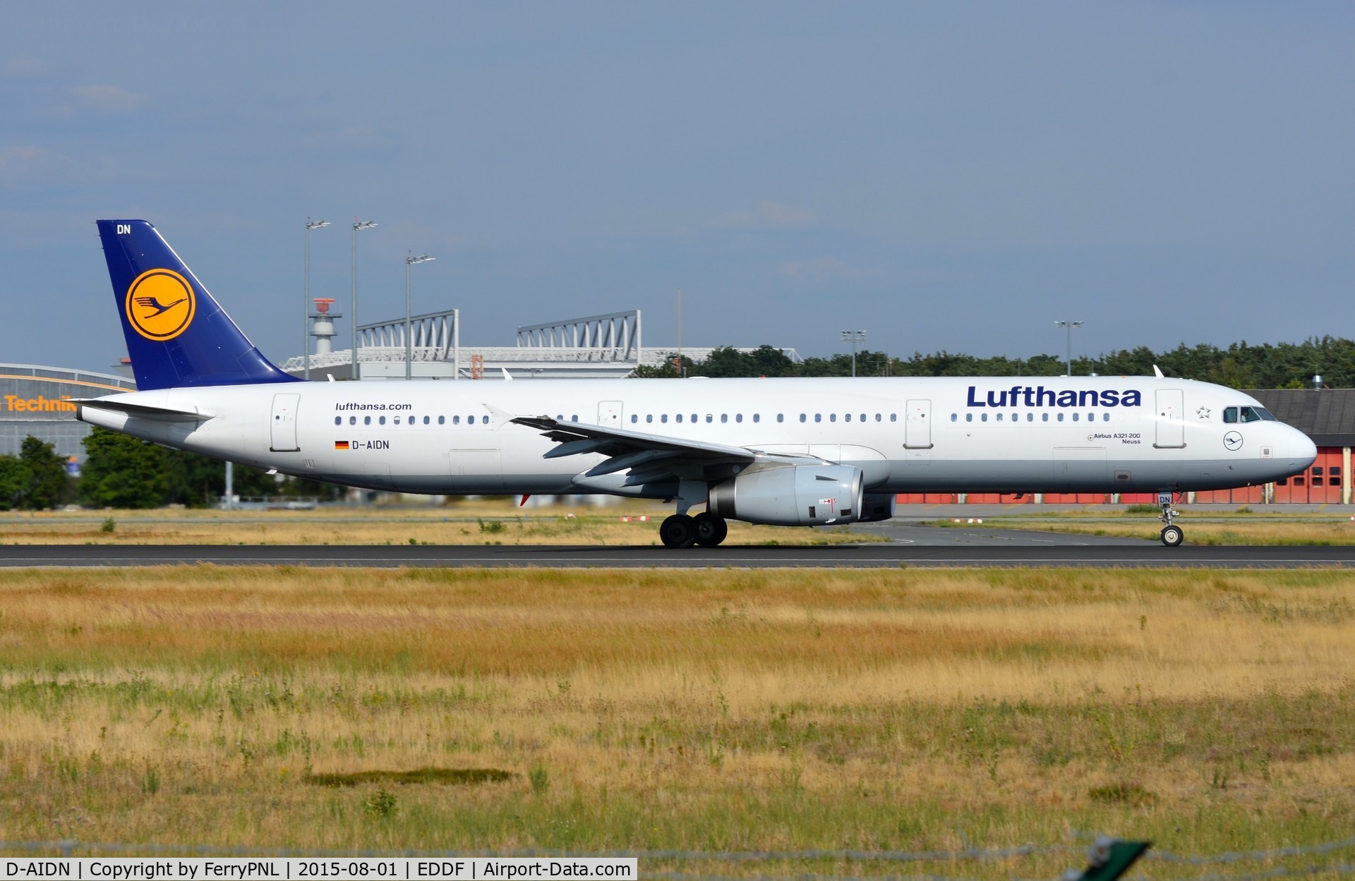 D-AIDN, 2011 Airbus A321-231 C/N 4976, Lufthansa A321 taking-off from FRA