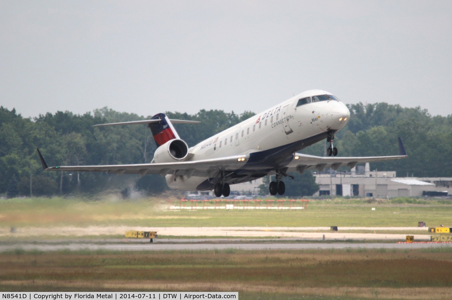 N8541D, 2001 Bombardier CRJ-200LR (CL-600-2B19) C/N 7541, Delta Connection