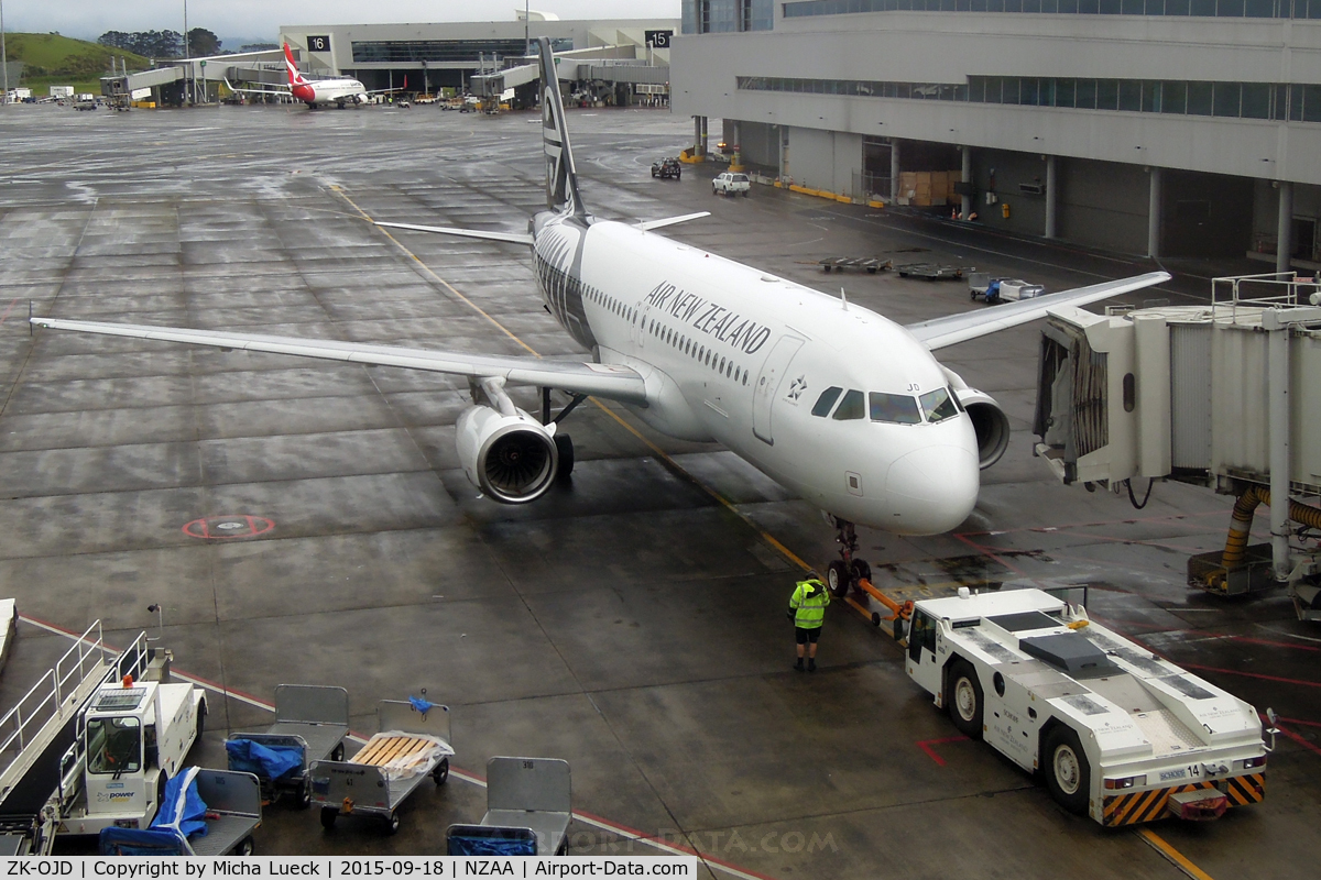 ZK-OJD, 2003 Airbus A320-232 C/N 2130, At Auckland