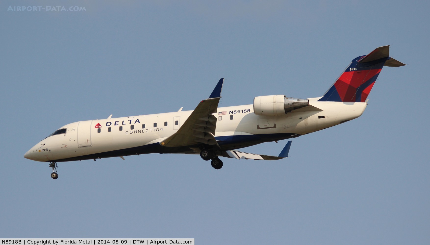 N8918B, 2004 Bombardier CRJ-200 (CL-600-2B19) C/N 7918, Delta Connection CRJ-200