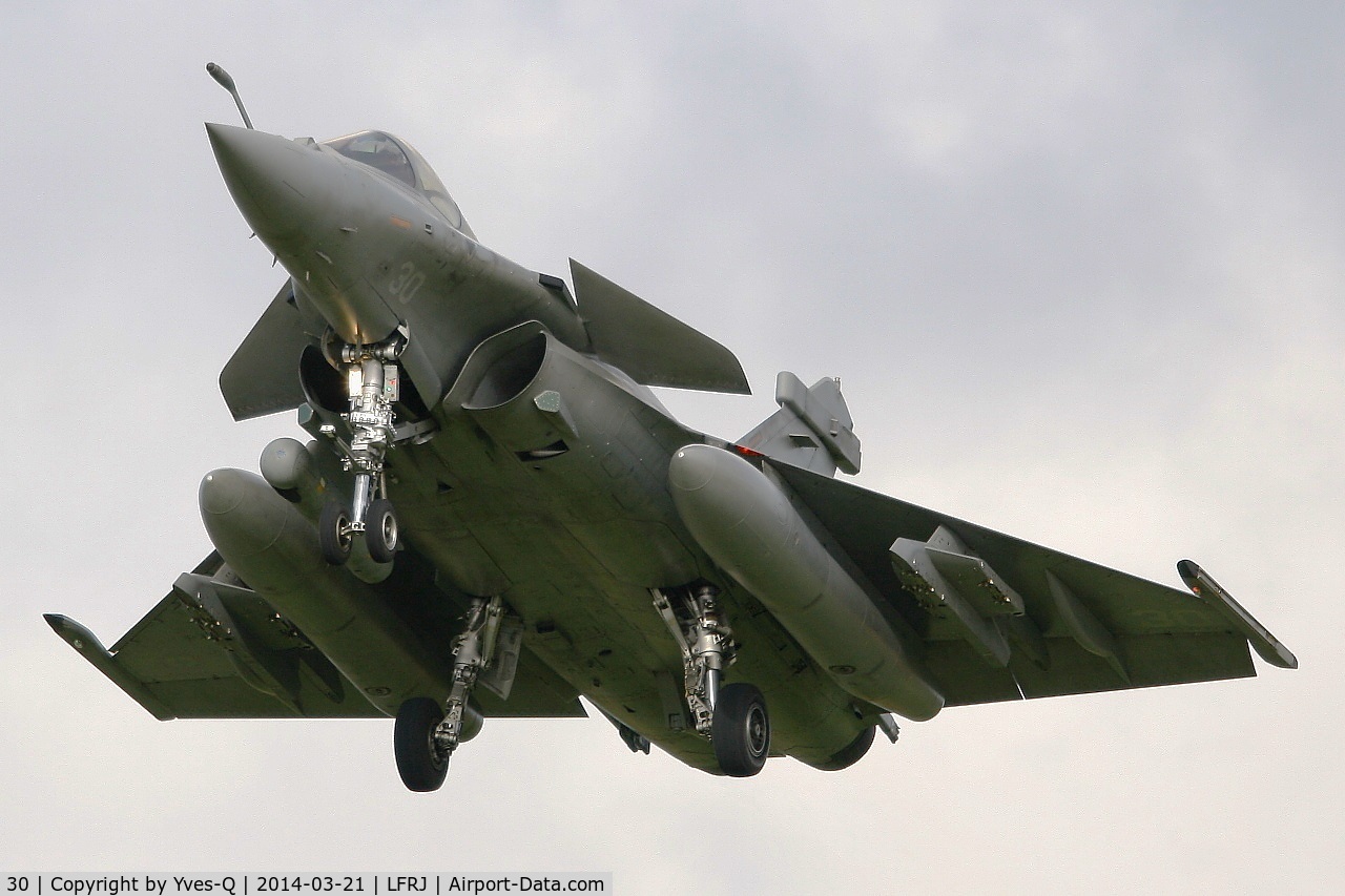 30, Dassault Rafale M C/N 30, Dassault Rafale M,  Short approach rwy 26, Landivisiau Naval Air Base ( LFRJ)
