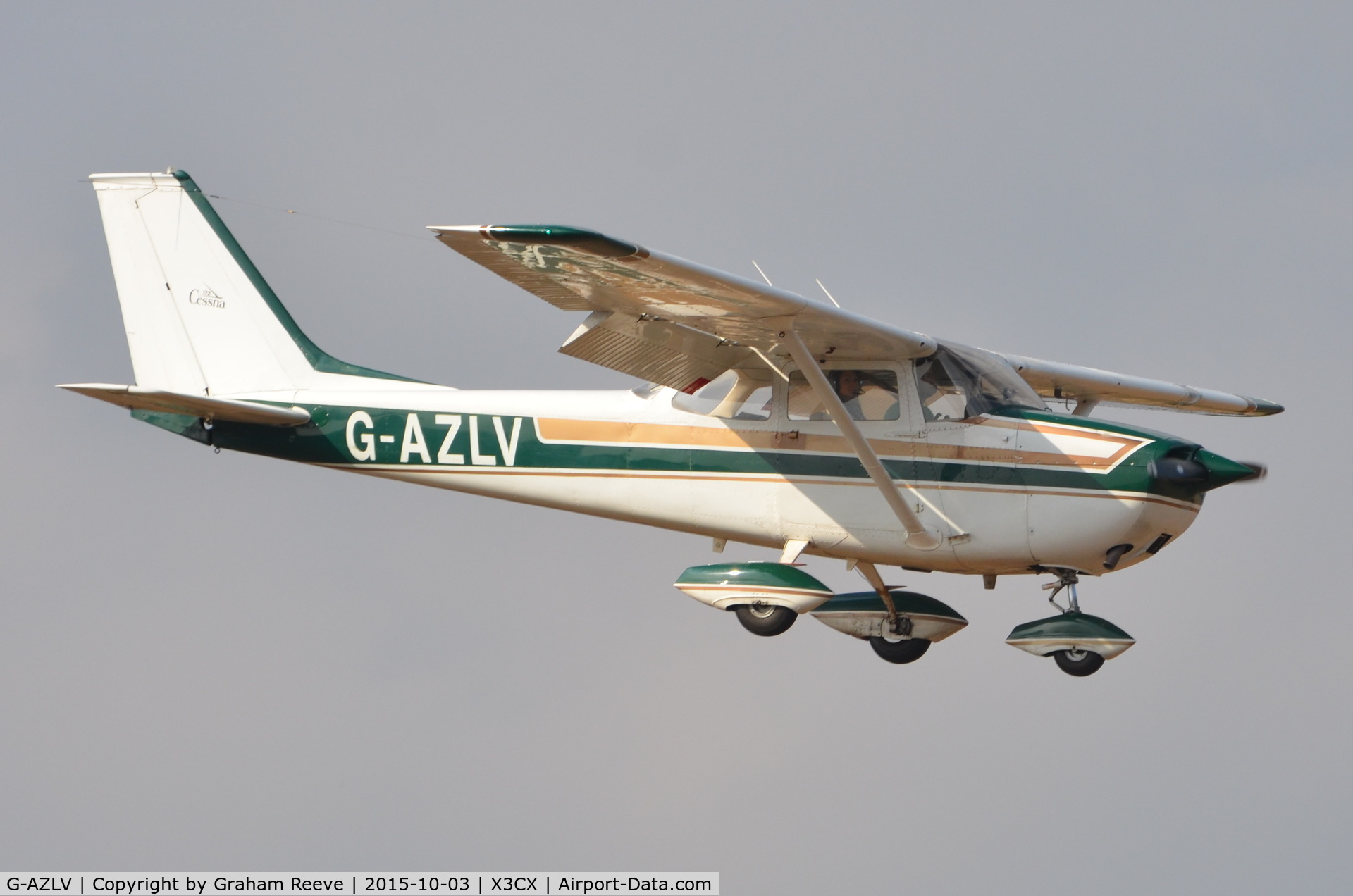 G-AZLV, 1969 Cessna 172K Skyhawk C/N 17257908, Landing at Northrepps.