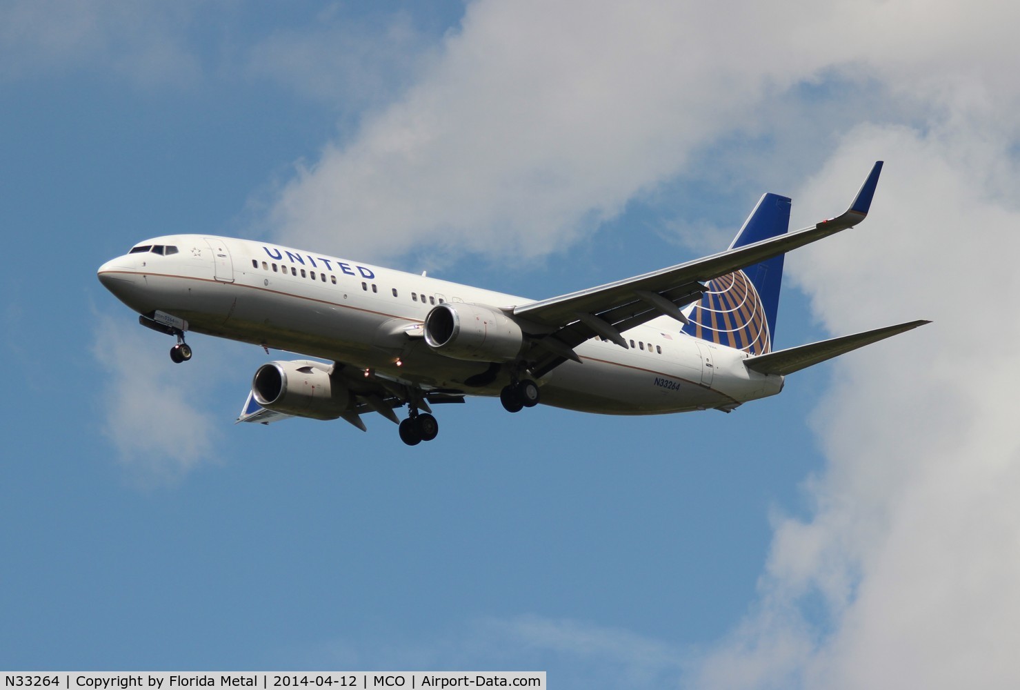 N33264, 2001 Boeing 737-824 C/N 31584, United