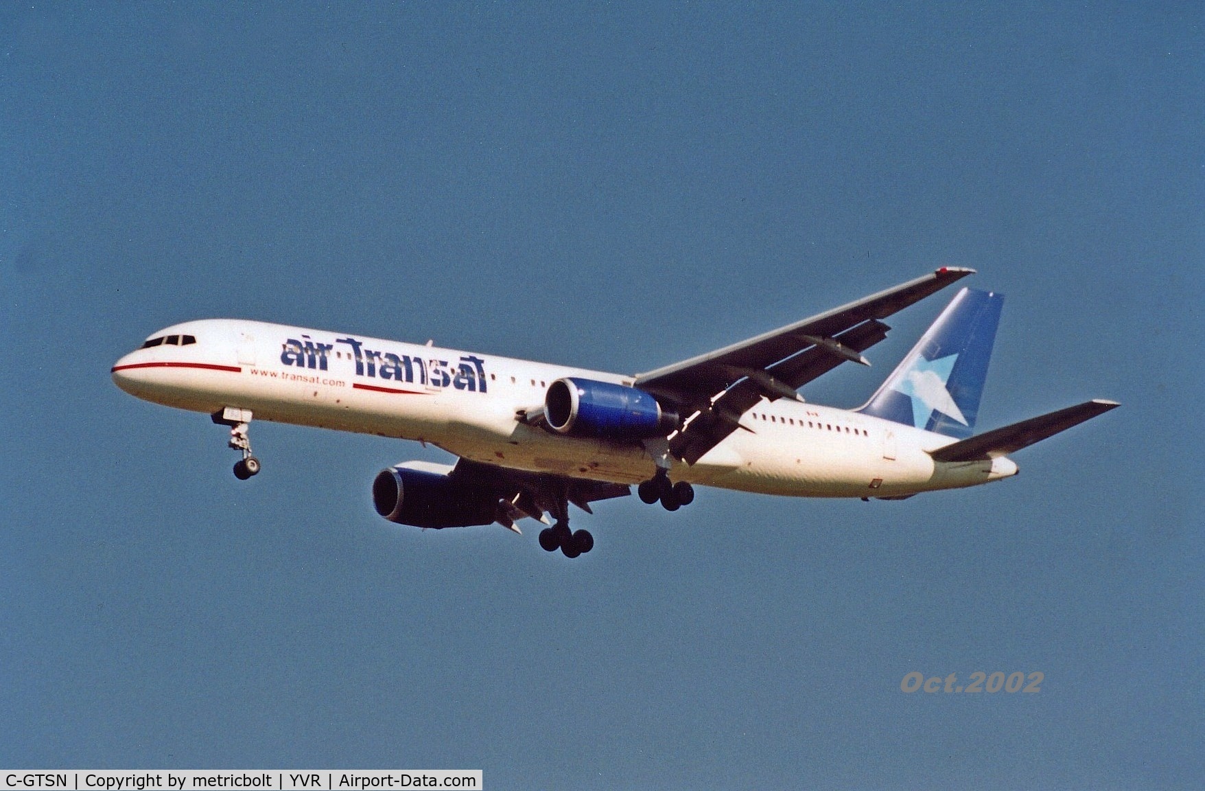 C-GTSN, 1990 Boeing 757-28A C/N 24543, YVR Oct.2002(aircraft leased Apr 1993 to May 2003)