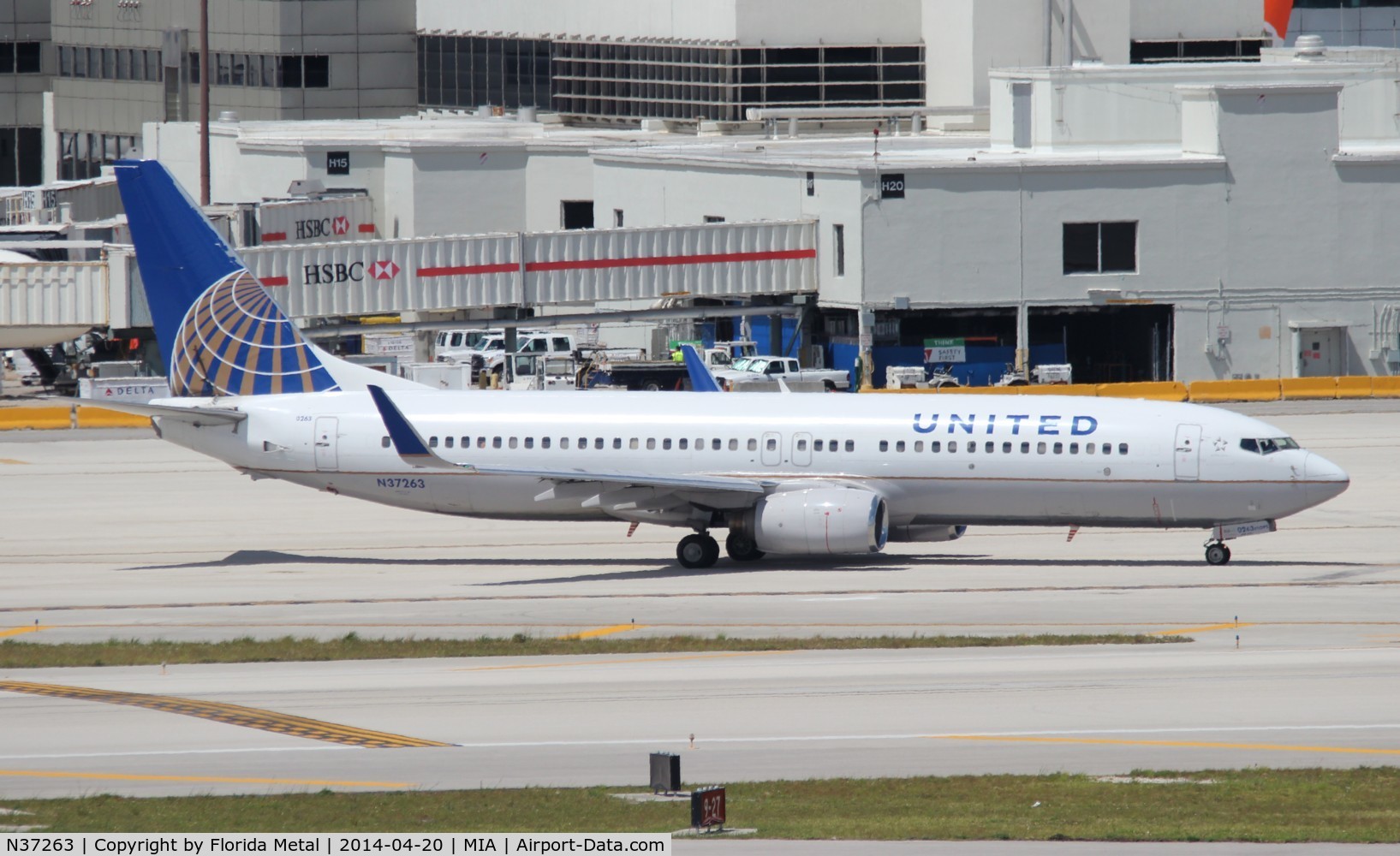 N37263, 2001 Boeing 737-824 C/N 31583, United