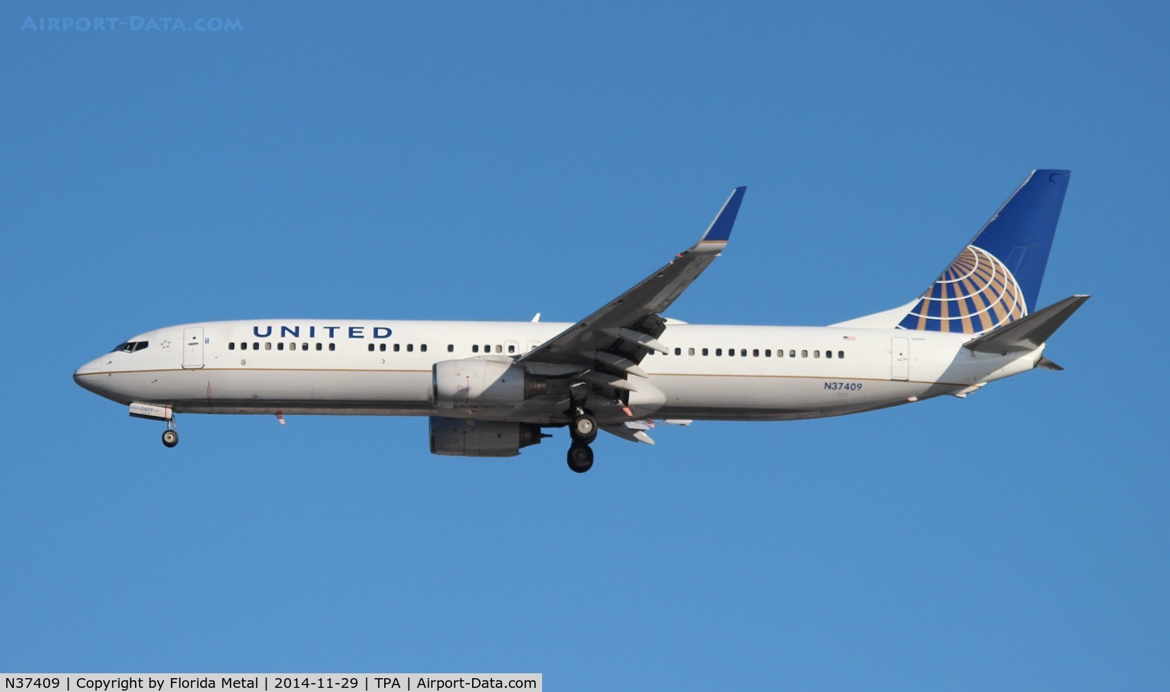 N37409, 2001 Boeing 737-924 C/N 30126, United
