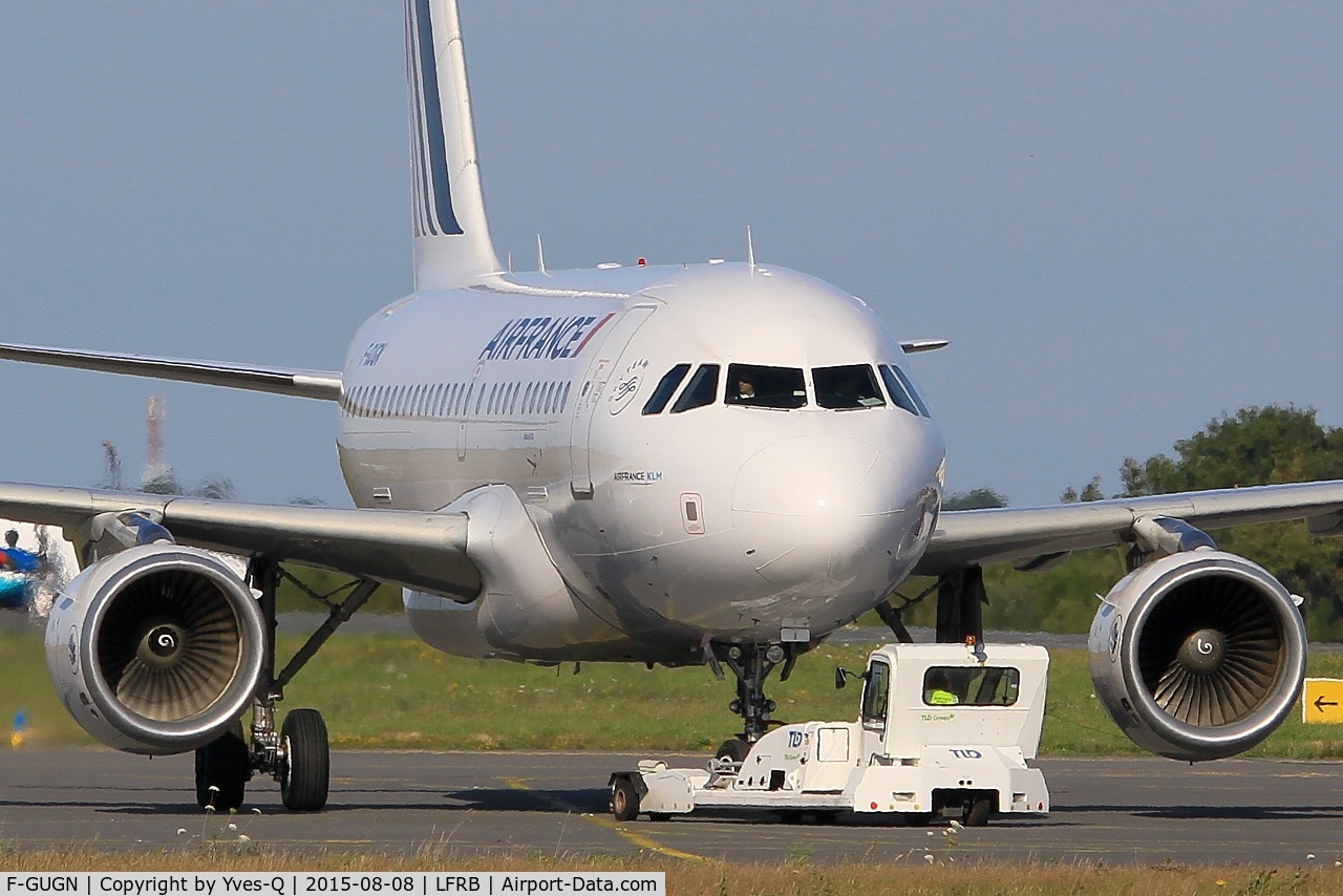 F-GUGN, 2006 Airbus A318-111 C/N 2918, Airbus A318-111, Push back, Brest-Bretagne Airport (LFRB-BES)