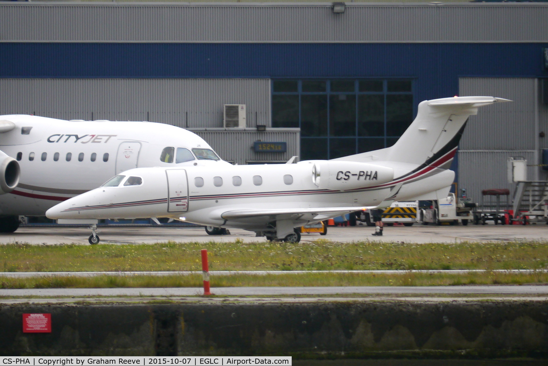 CS-PHA, 2014 Embraer EMB-505 Phenom 300 C/N 50500203, About to depart.