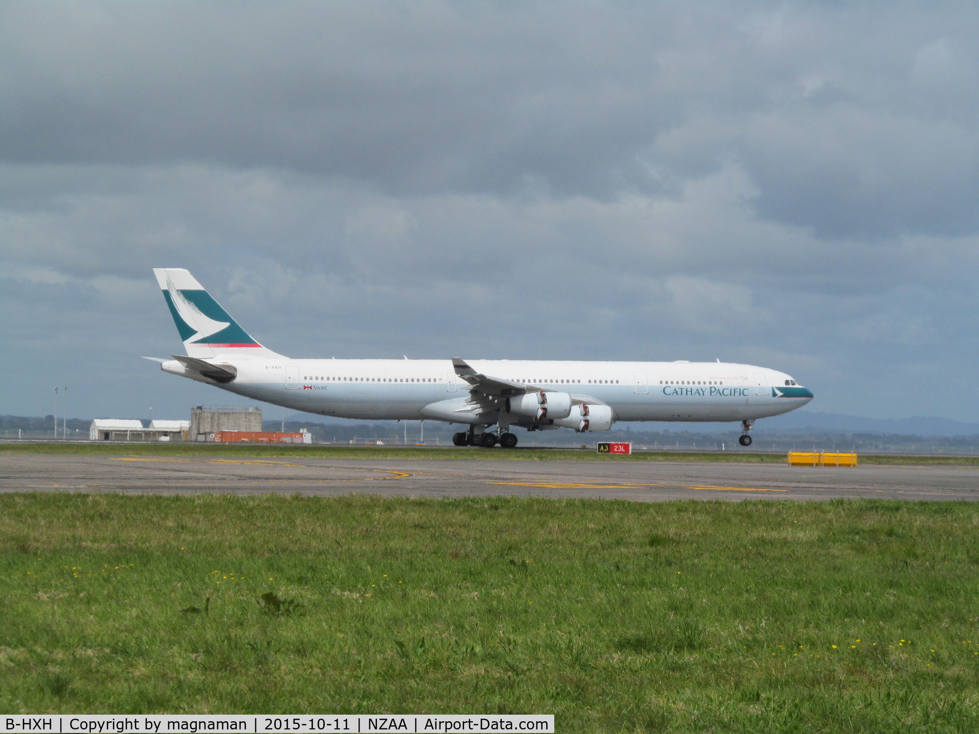 B-HXH, Airbus A340-313 C/N 218, just landed at AKL