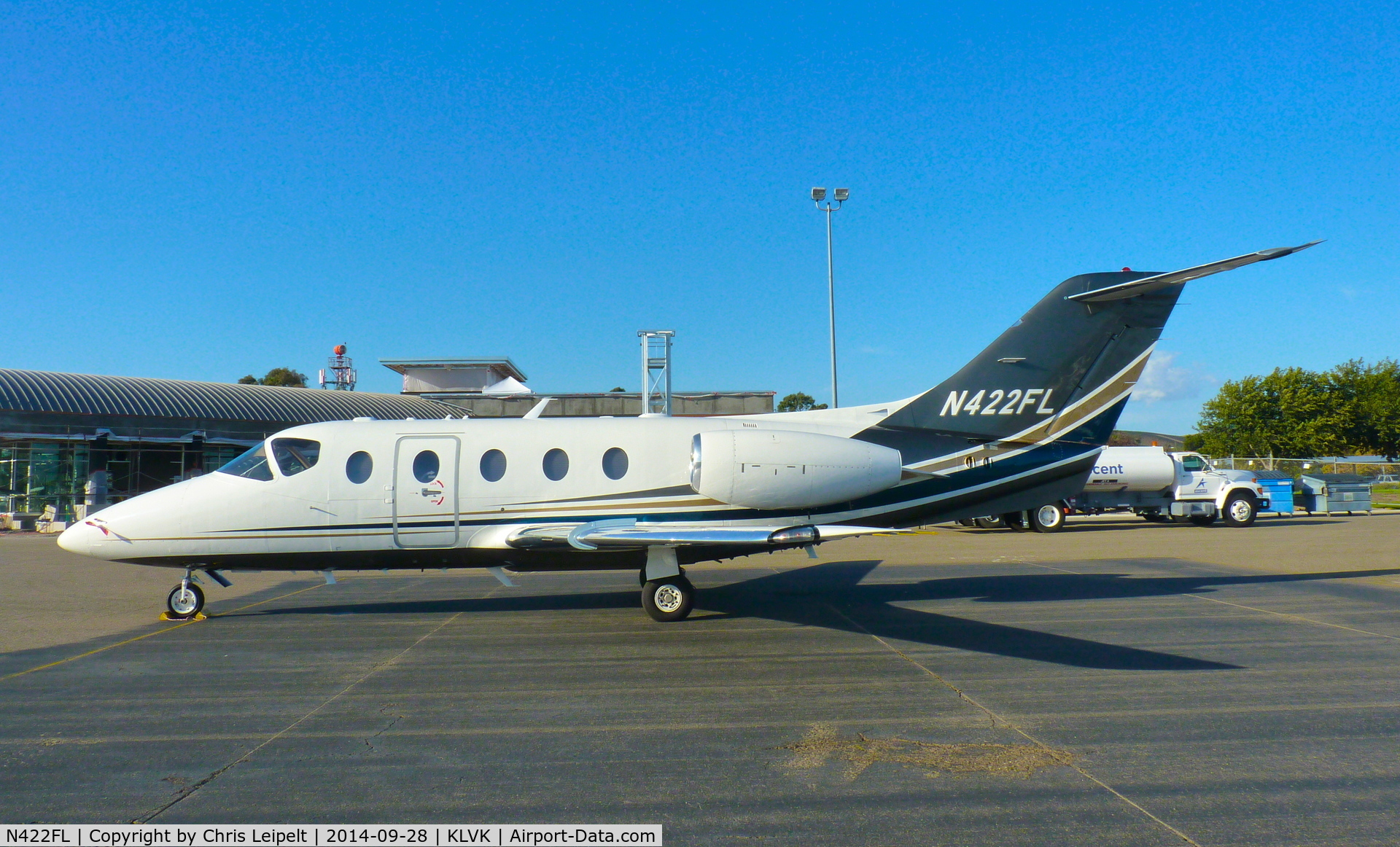 N422FL, Raytheon Aircraft Company 400A C/N RK-346, Flight Options LLC (Cleveland, OH) Beechjet 400A sitting on the transient ramp at Livermore Municipal Airport, Livermore, CA.